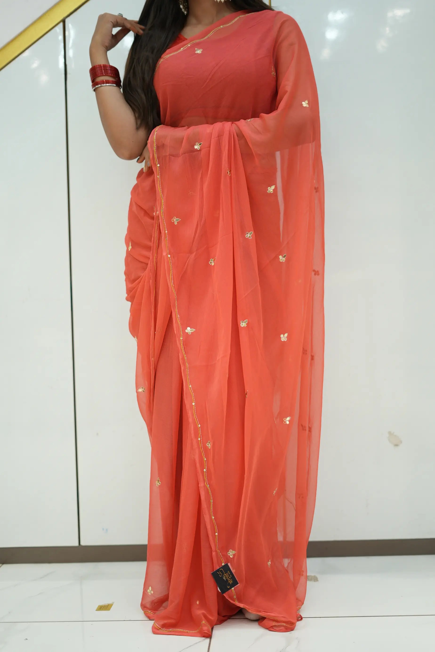 Chamunda Chiffon Saree With Buti Pattern & Kasab Work (With Blouse)