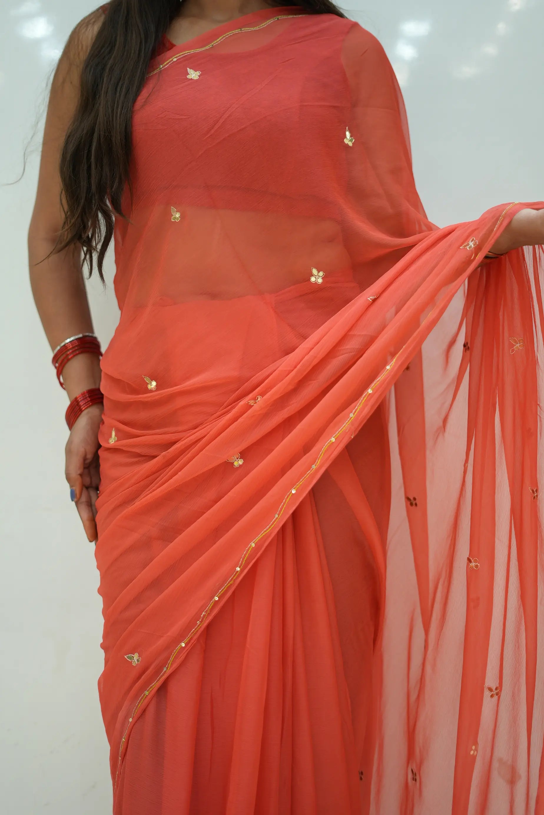 Chamunda Chiffon Saree With Buti Pattern & Kasab Work (With Blouse)