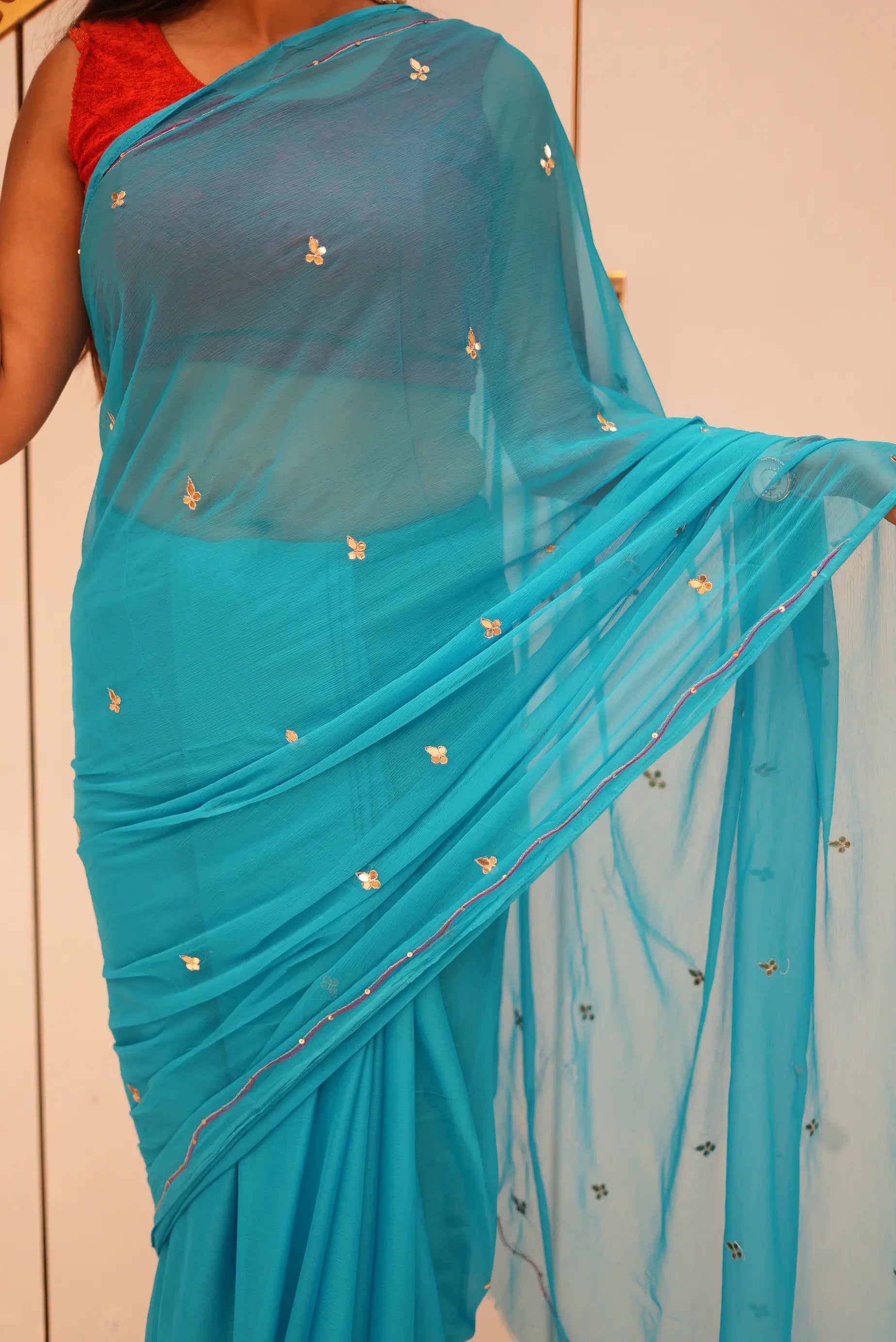 Chamunda Chiffon Saree With Buti Pattern & Kasab Work (With Blouse)