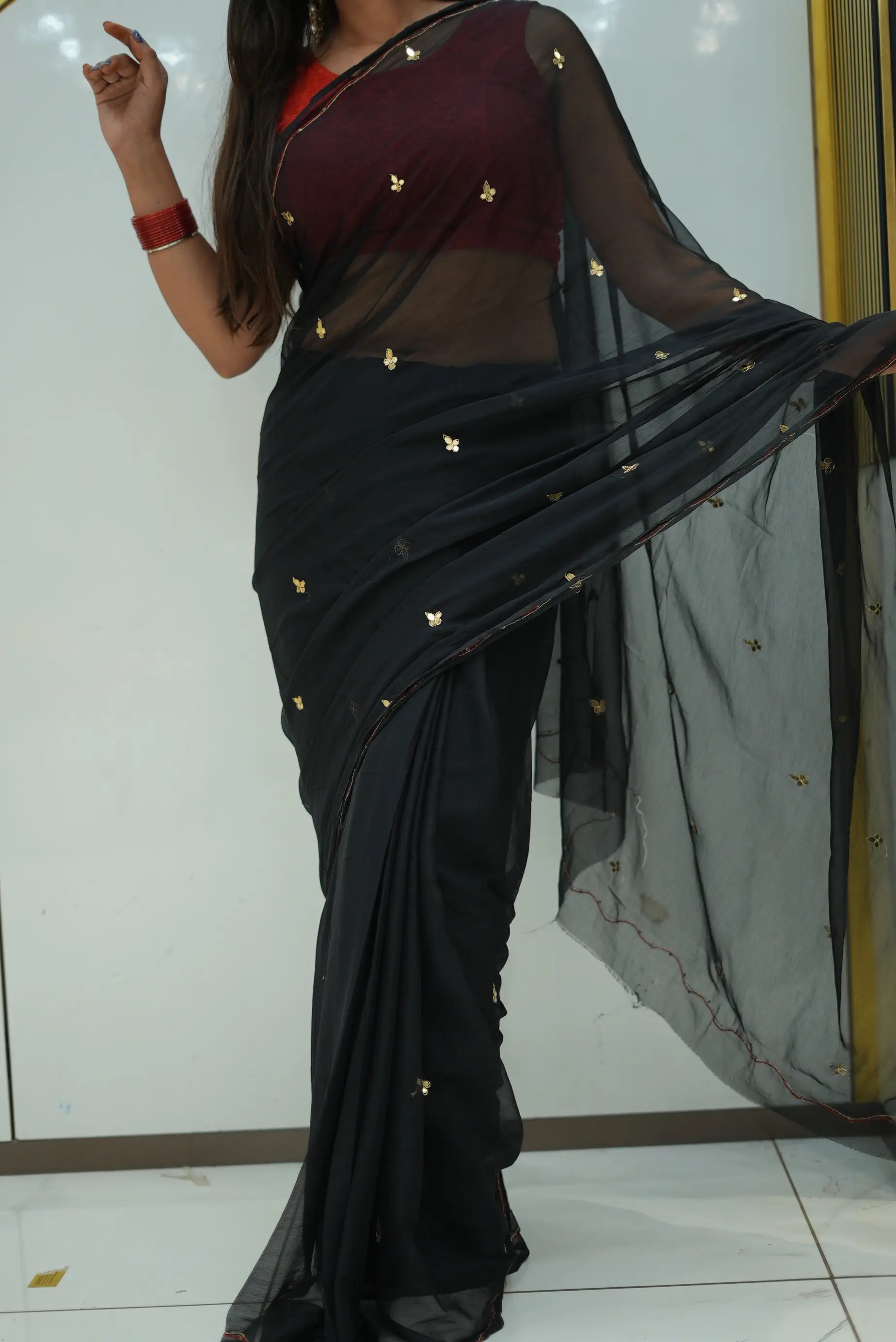 Chamunda Chiffon Saree With Buti Pattern & Kasab Work (With Blouse)