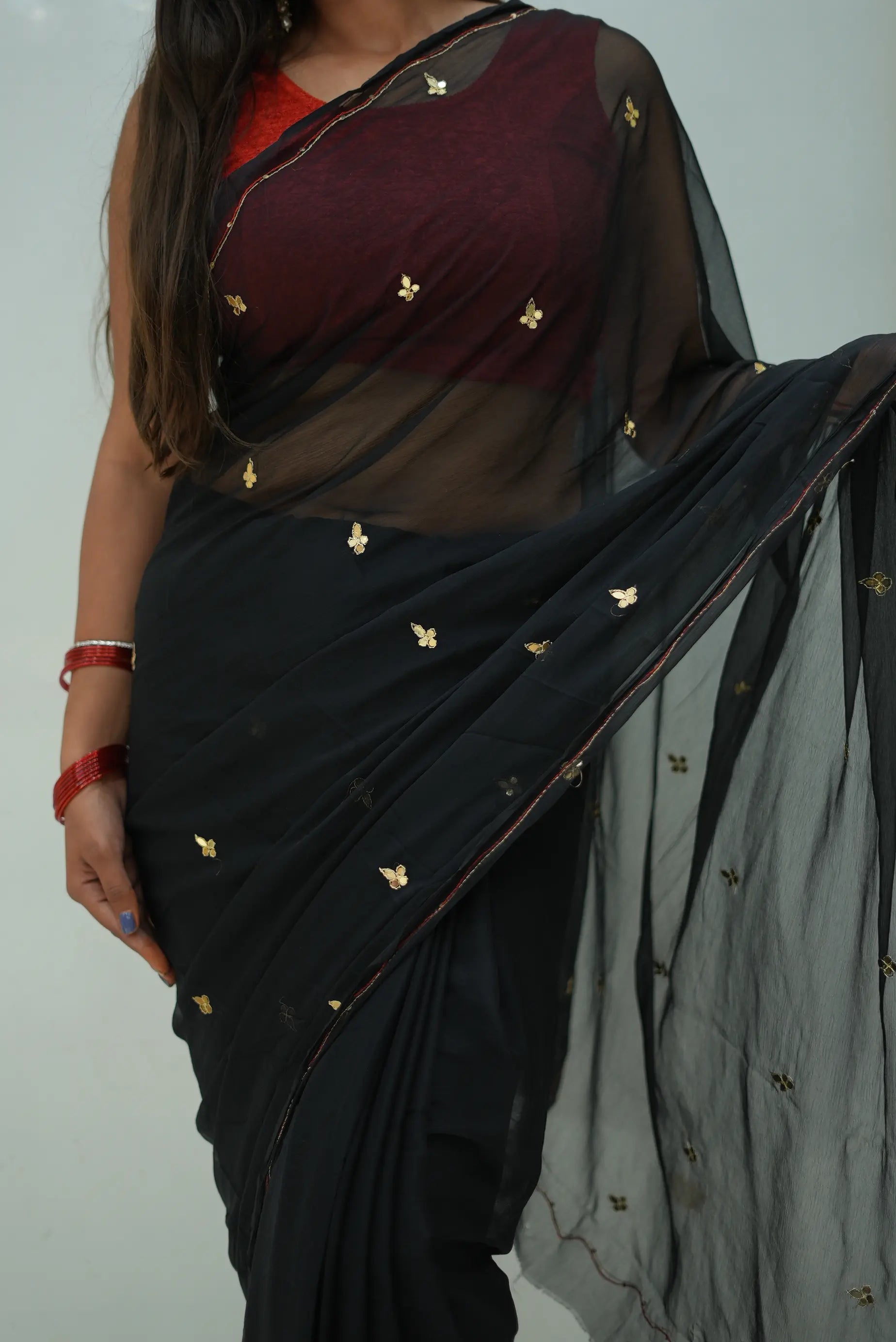 Chamunda Chiffon Saree With Buti Pattern & Kasab Work (With Blouse)