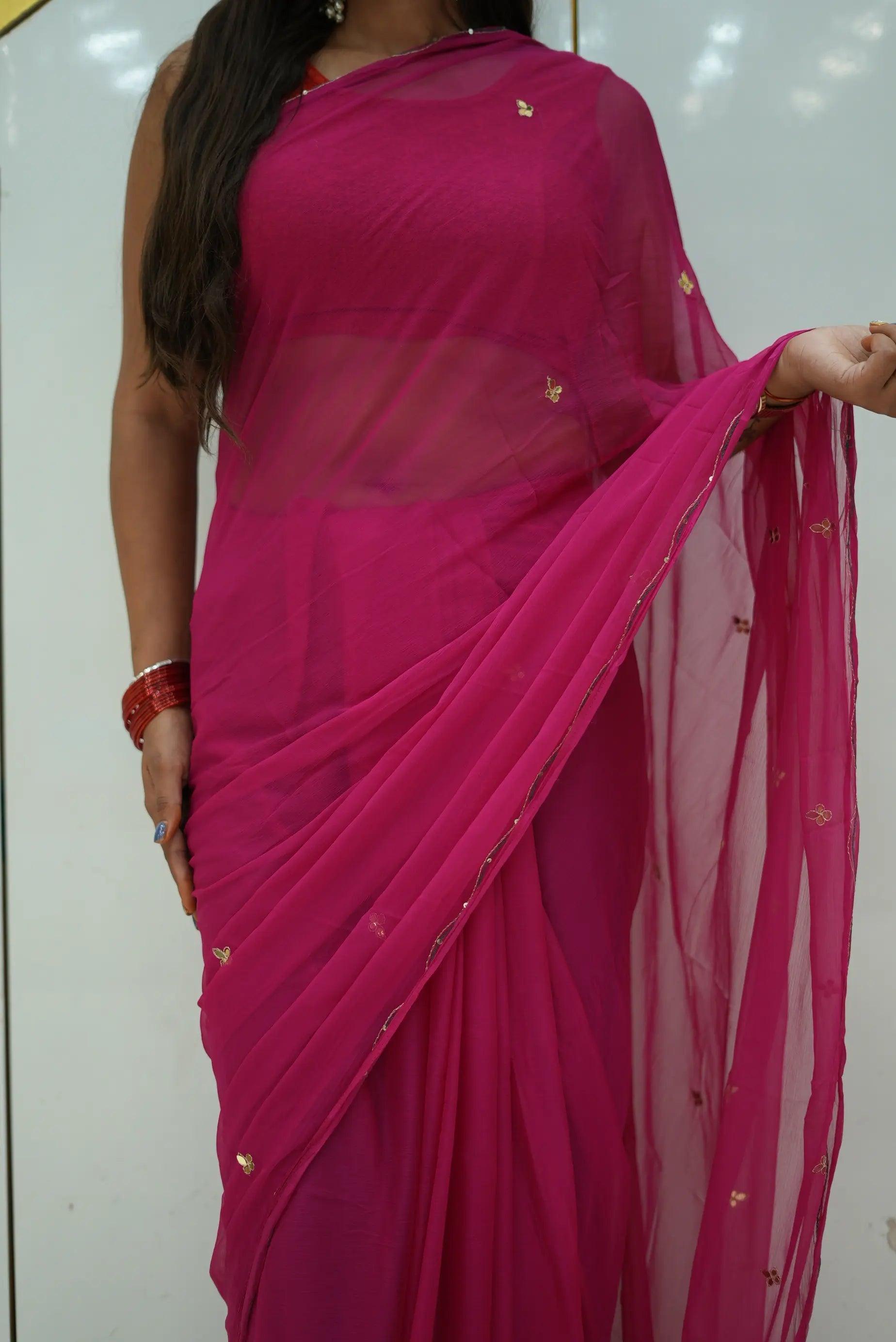 Chamunda Chiffon Saree With Buti Pattern & Kasab Work (With Blouse)