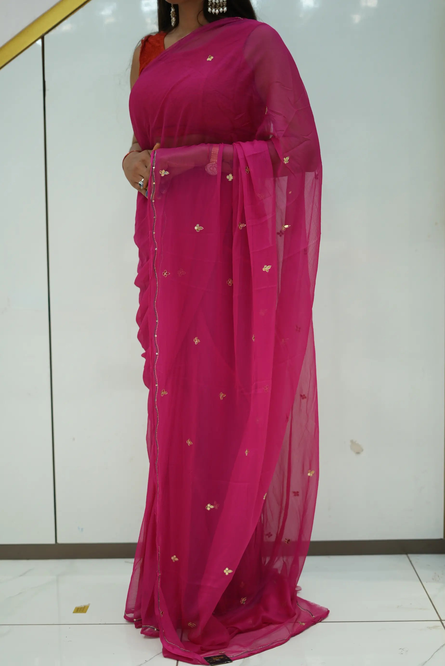 Chamunda Chiffon Saree With Buti Pattern & Kasab Work (With Blouse)