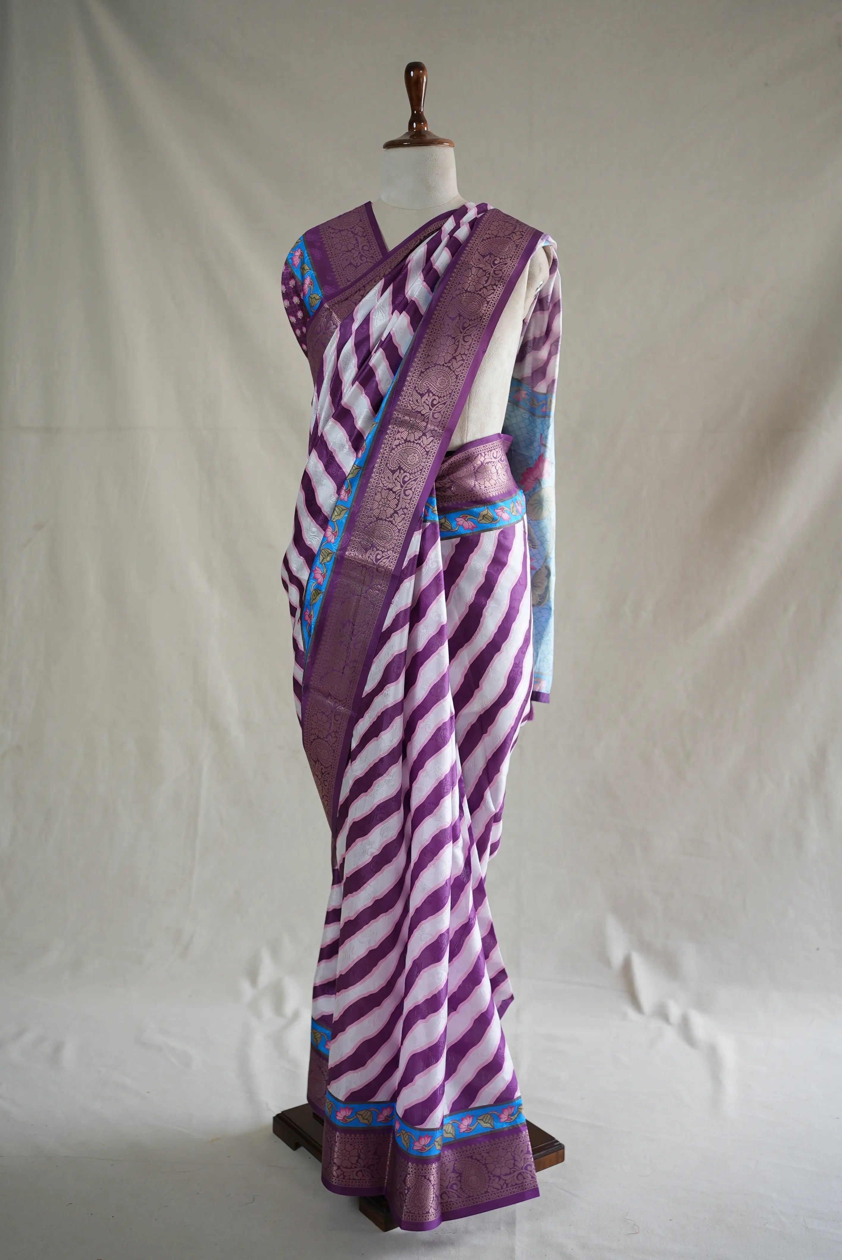 Cotton Silk Lehriya Saree with Zari Border (With Blouse)