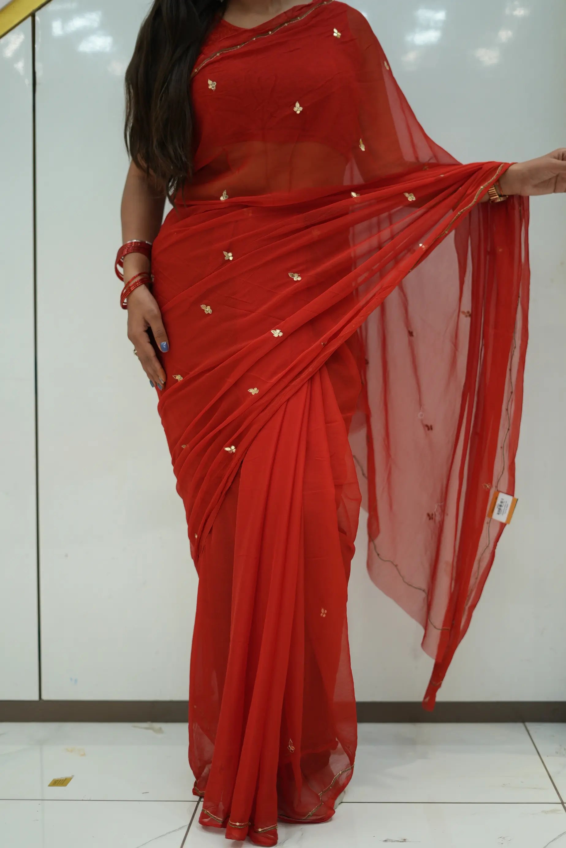 Chamunda Chiffon Saree With Buti Pattern & Kasab Work (With Blouse)