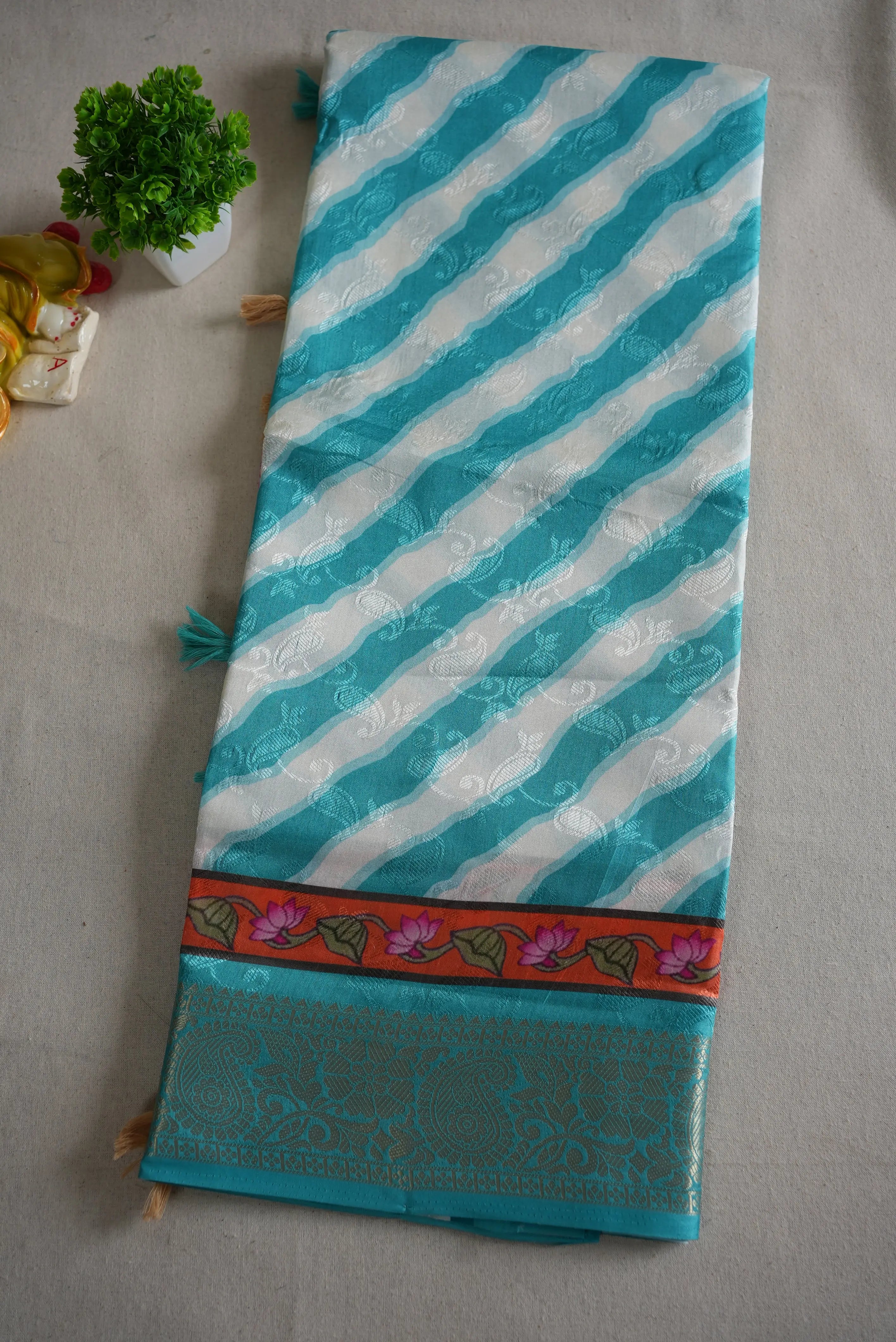 Cotton Silk Lehriya Saree with Zari Border (With Blouse)