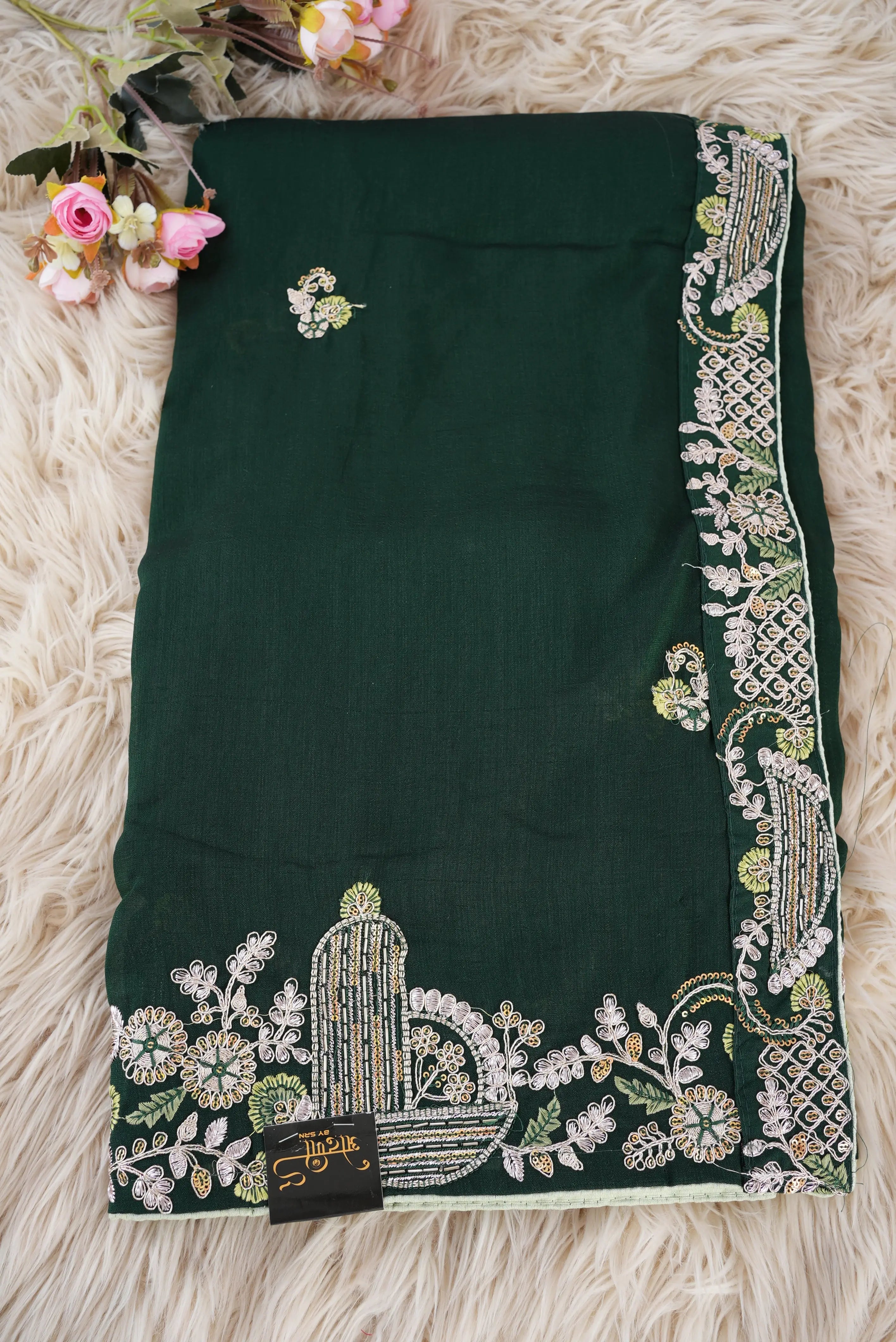 Border Pattern Saree with Embroidery Work (With Blouse)