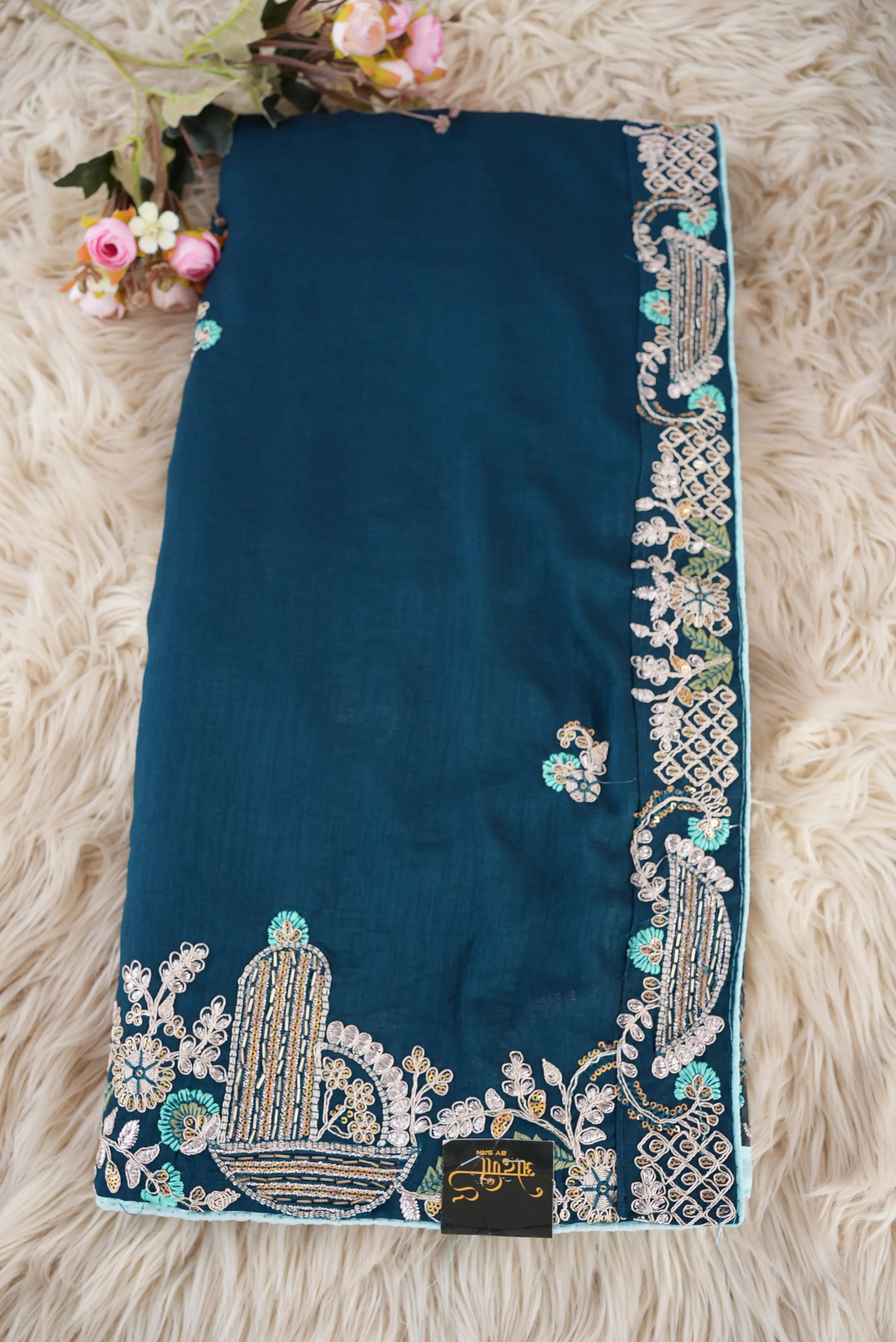 Border Pattern Saree with Embroidery Work (With Blouse)