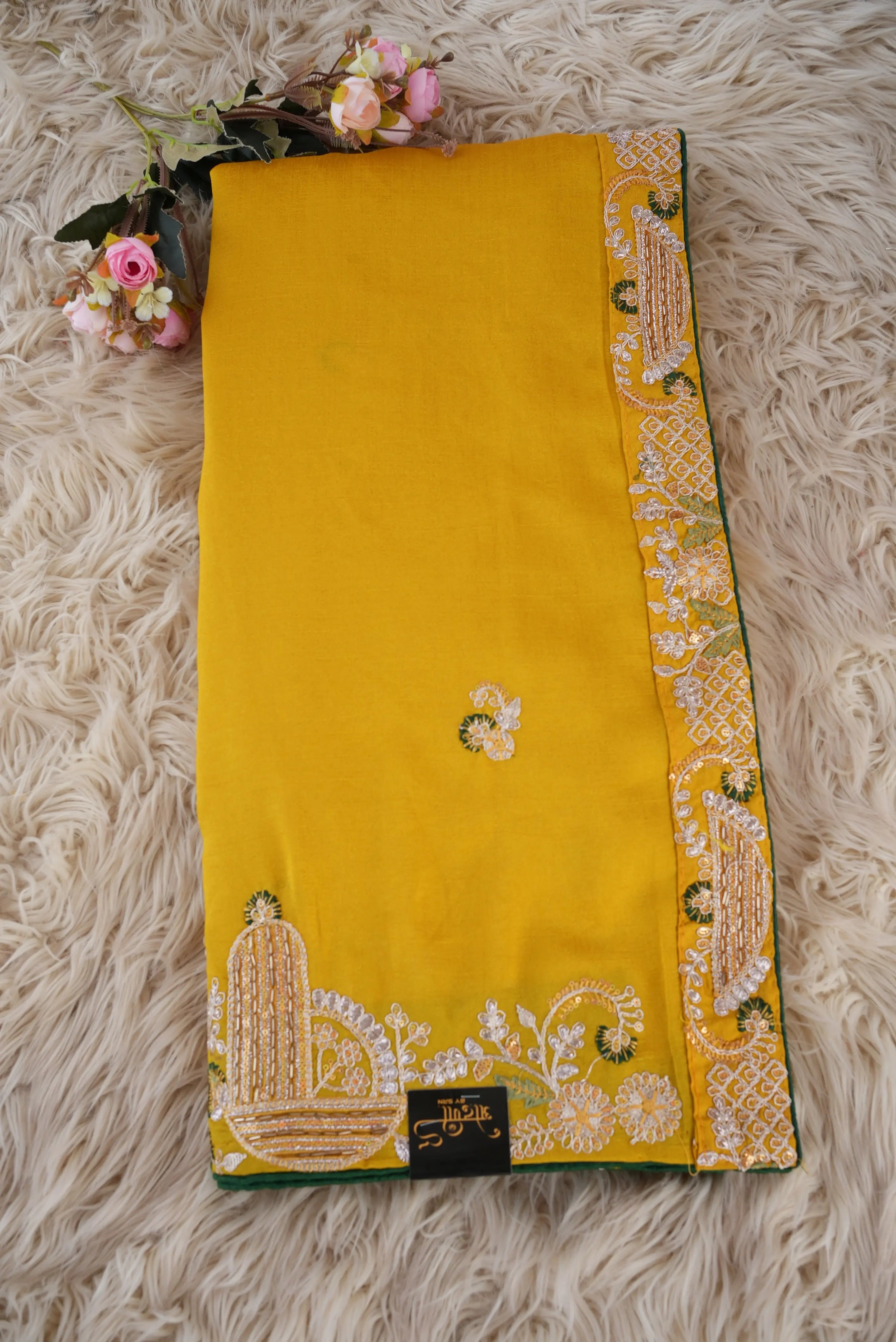 Border Pattern Saree with Embroidery Work (With Blouse)