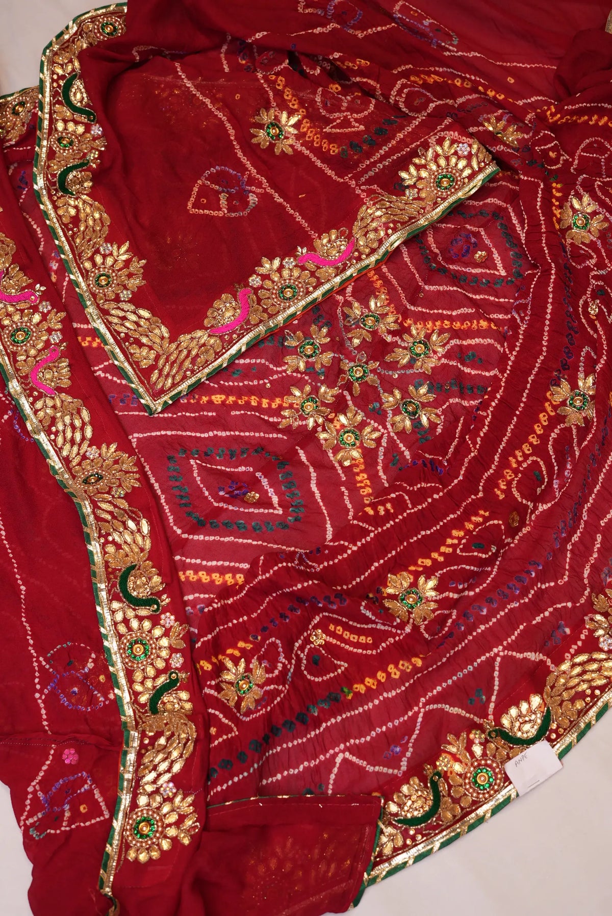 Full view of draped Maroon Georgette Ojariya Bandhani Chunri showcasing green and pink bird border detailing