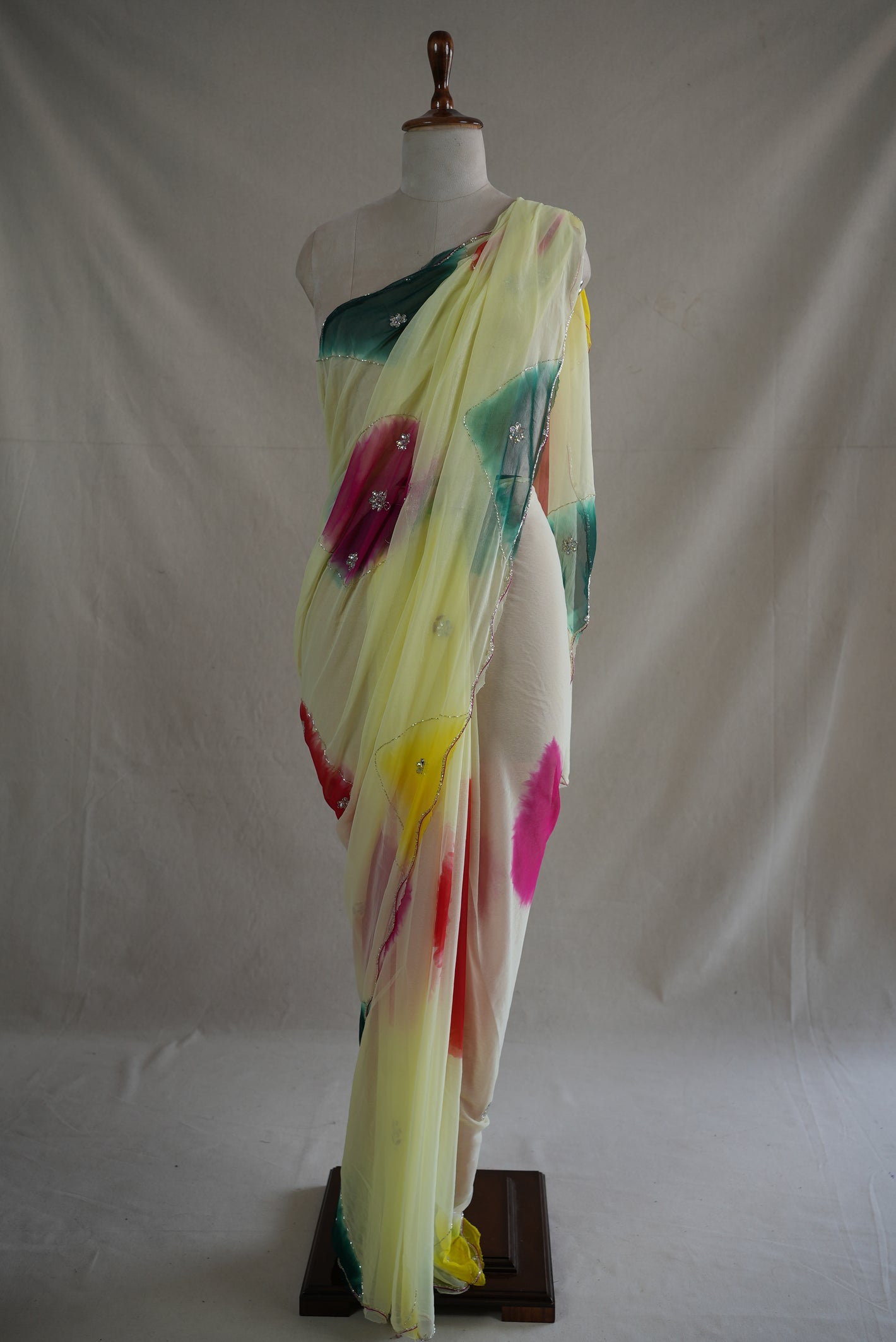 OFF WHITE COLOUR HANDWORK SAREE WITH CUTDANA WORK (WITH BLOUSE)     ##SR0329
