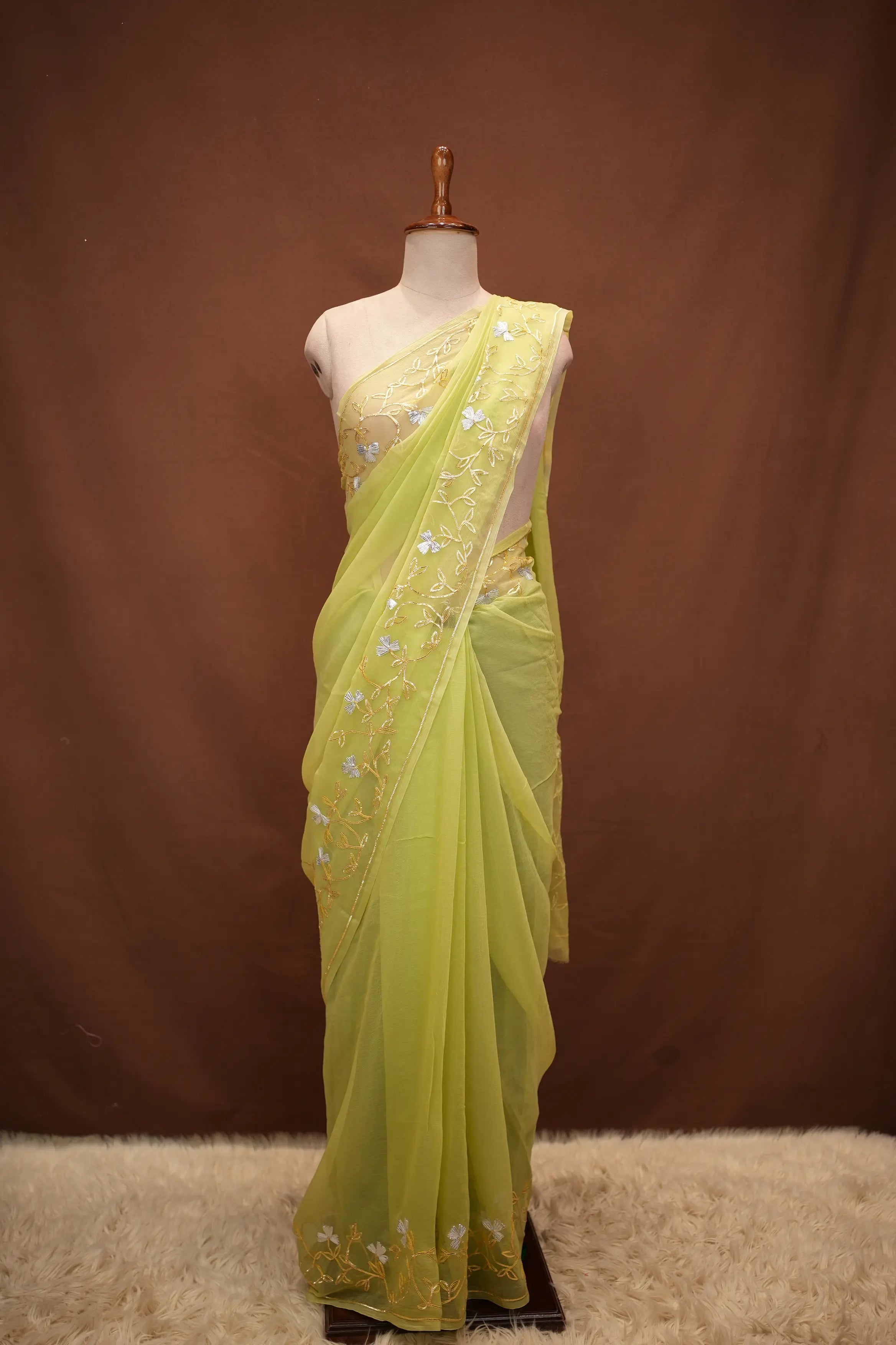 Gangore Special Rajwadi Design Saree With KAchi Gota Patti Work (With Blouse)