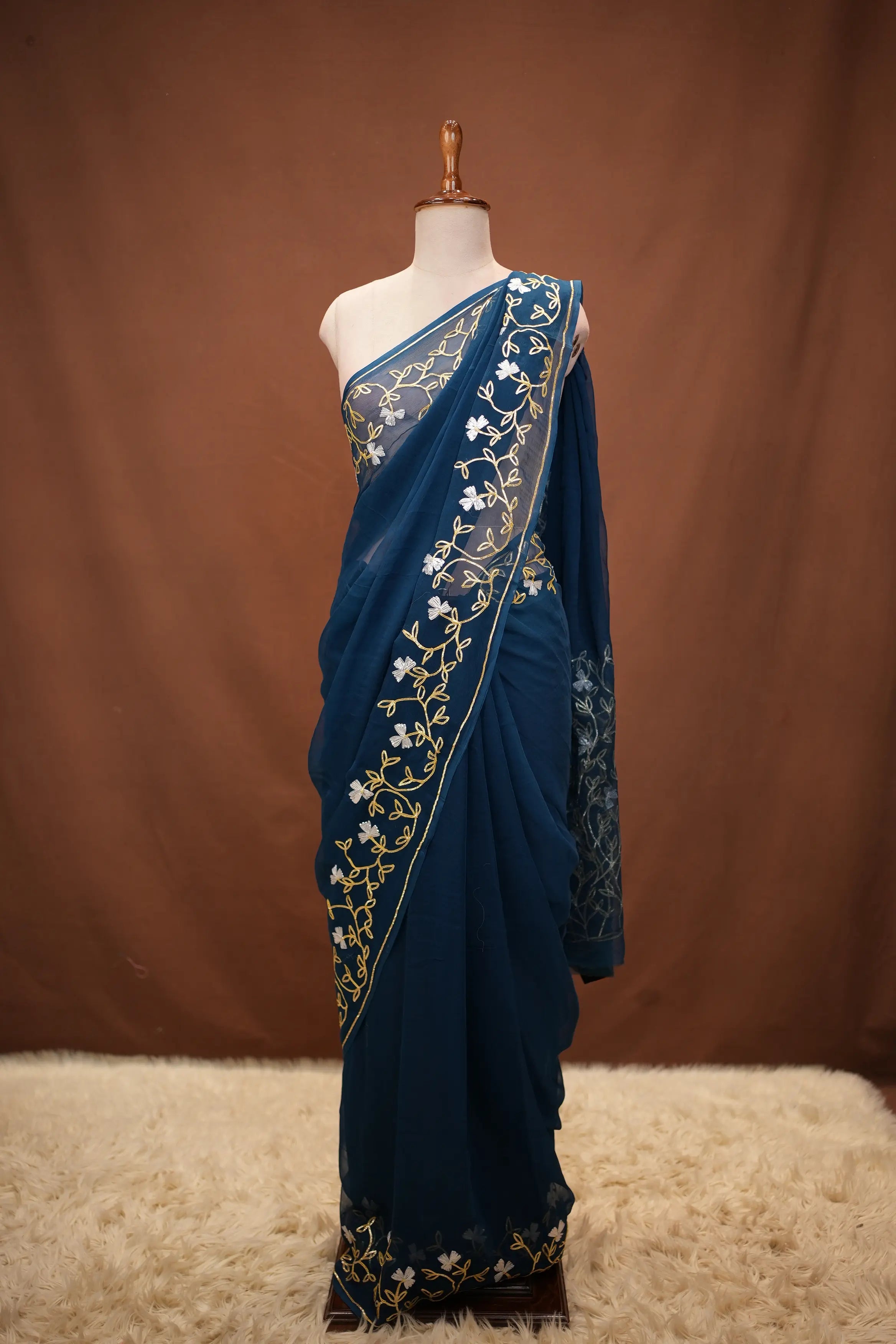 Gangore Special Rajwadi Design Saree With KAchi Gota Patti Work (With Blouse)