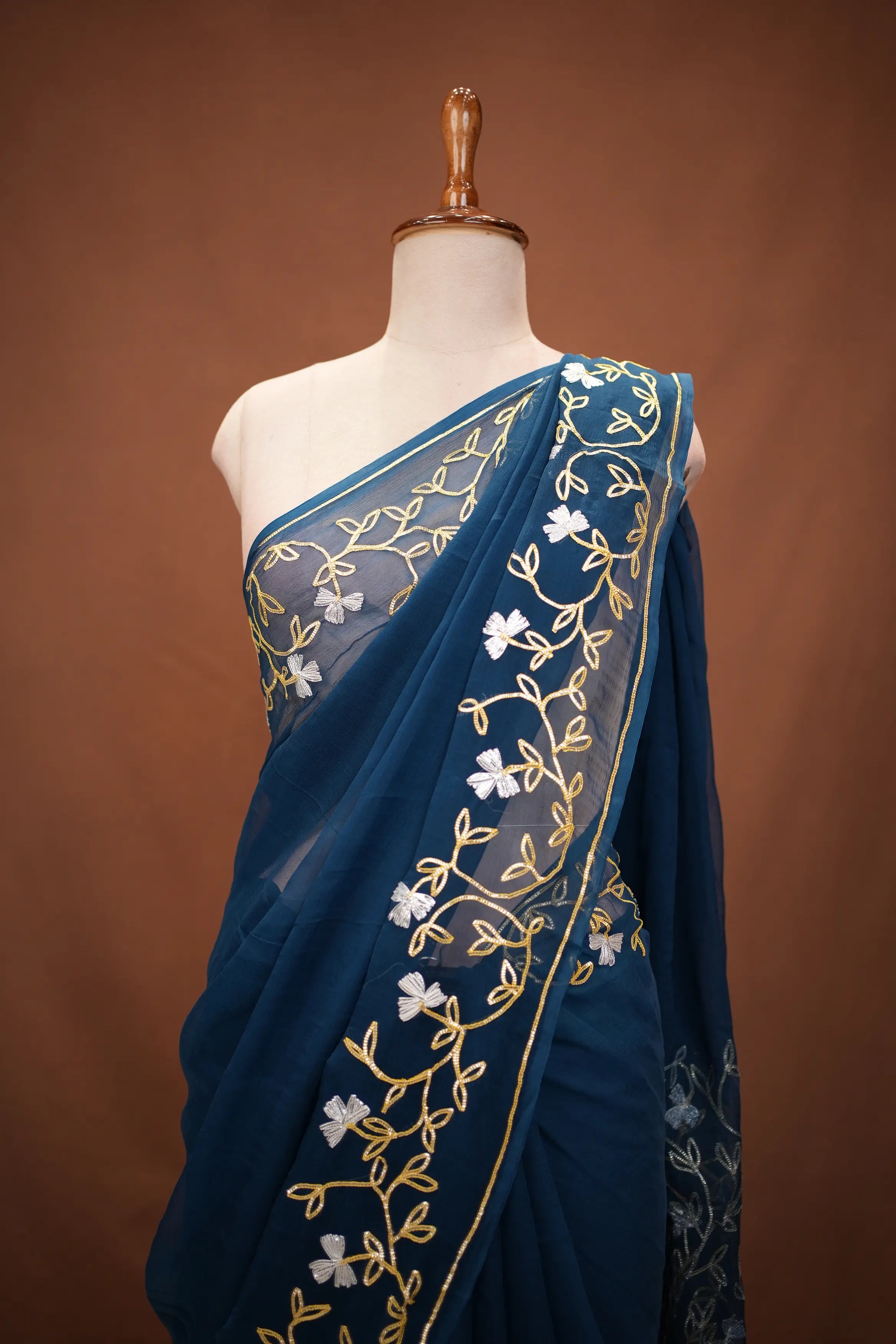 Gangore Special Rajwadi Design Saree With KAchi Gota Patti Work (With Blouse)