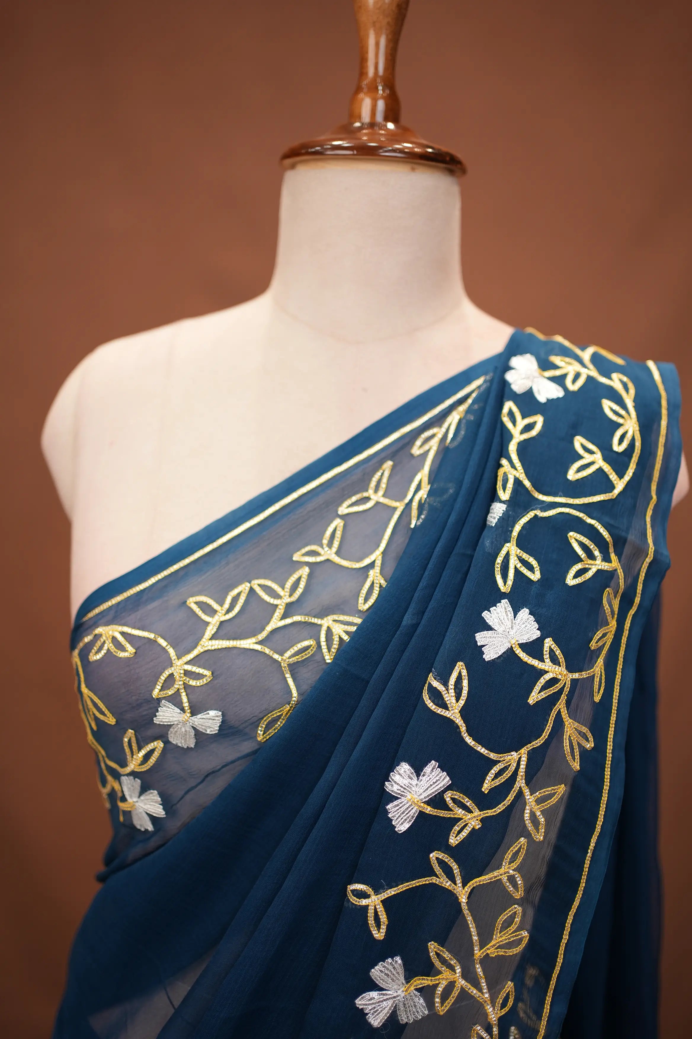 Gangore Special Rajwadi Design Saree With KAchi Gota Patti Work (With Blouse)