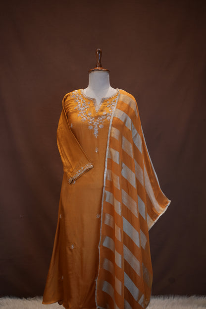 PURE SILK FABIRC 3- PIECE SUIT WITH ZARDOSI AND SEQUNCE WORK ALOG WITH BANARASI DUPATTA ##SP115