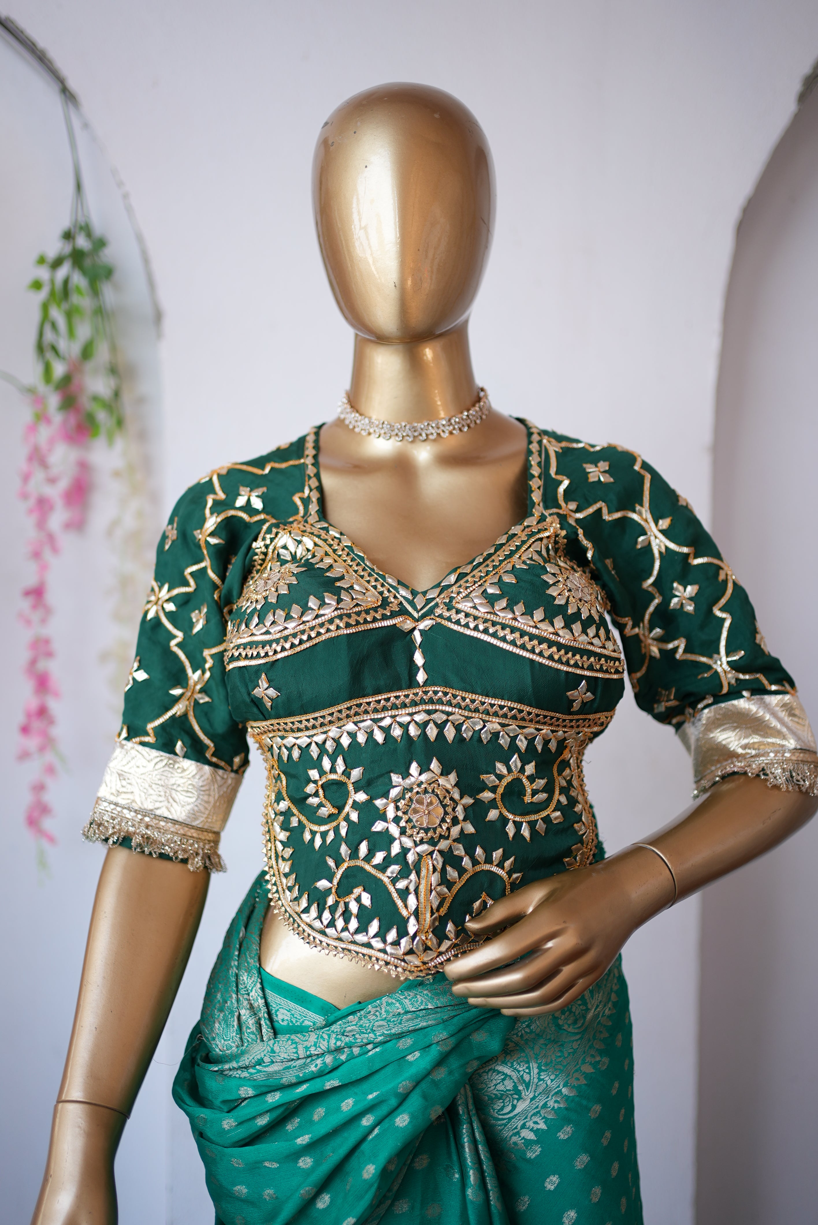 GUJRATI AANGI BLOUSE WITH GOTAPATTI WORK