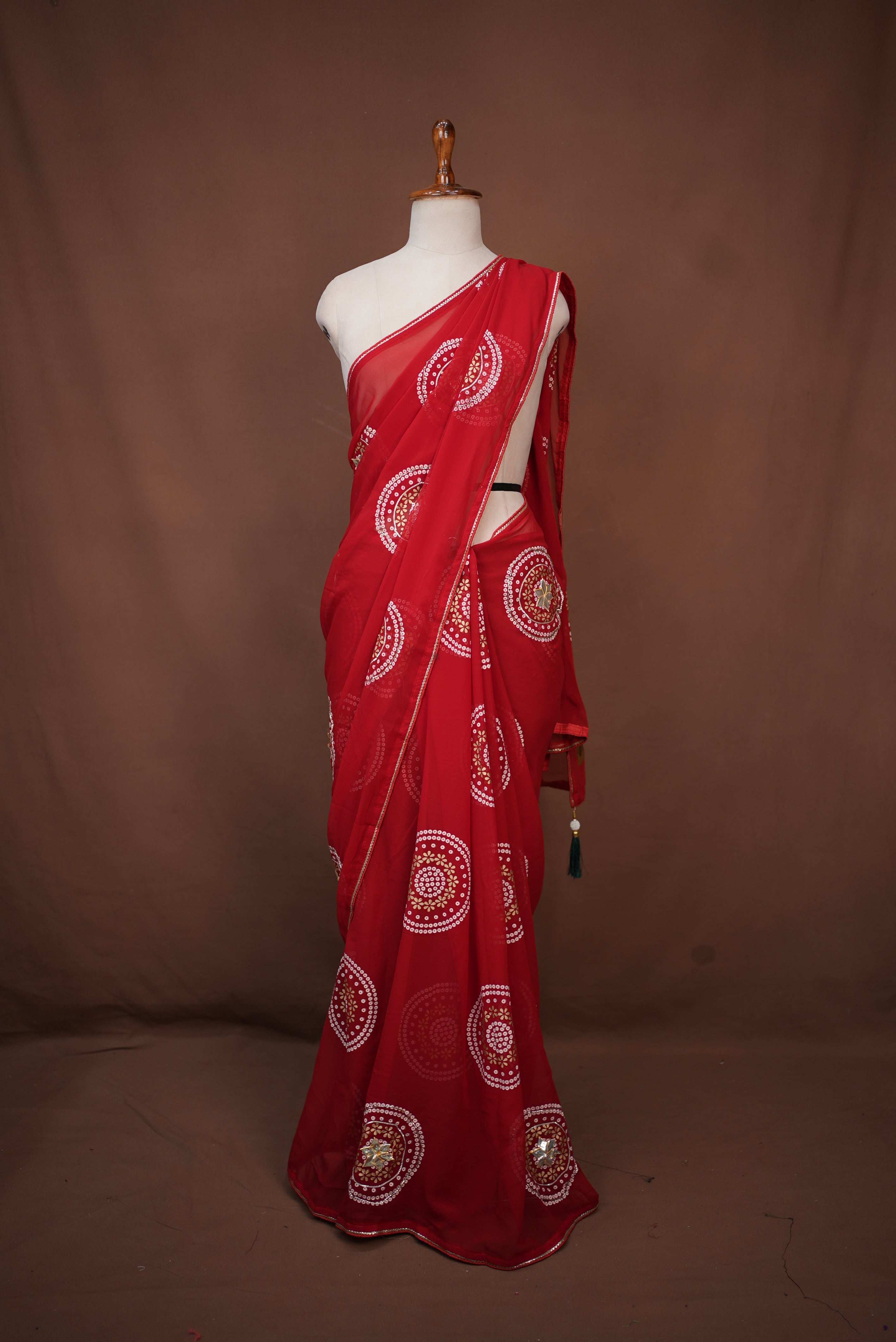 Georgette Fabric Saree With Kachi Gota Patti (With Contrast Blouse)