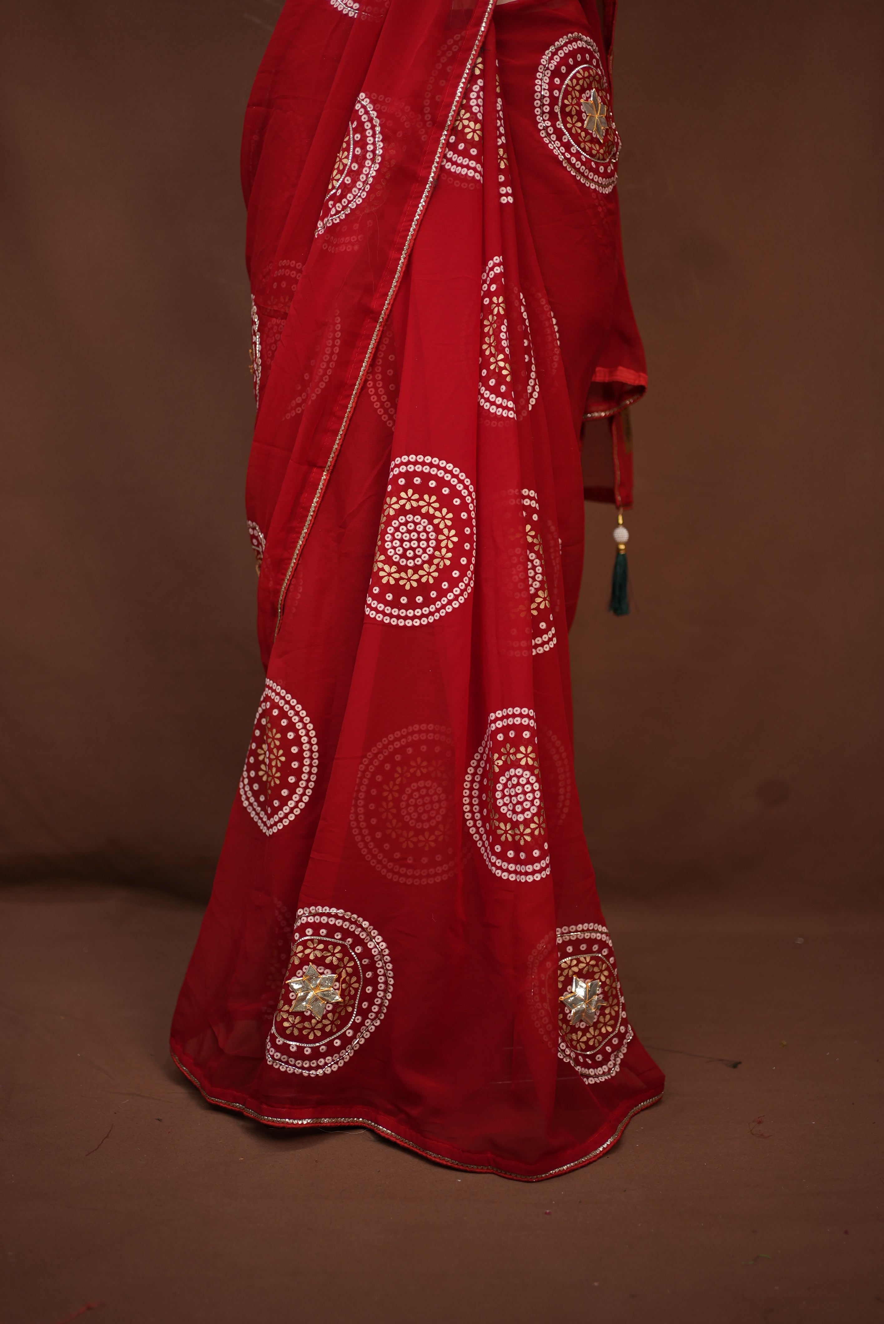Georgette Fabric Saree With Kachi Gota Patti (With Contrast Blouse)