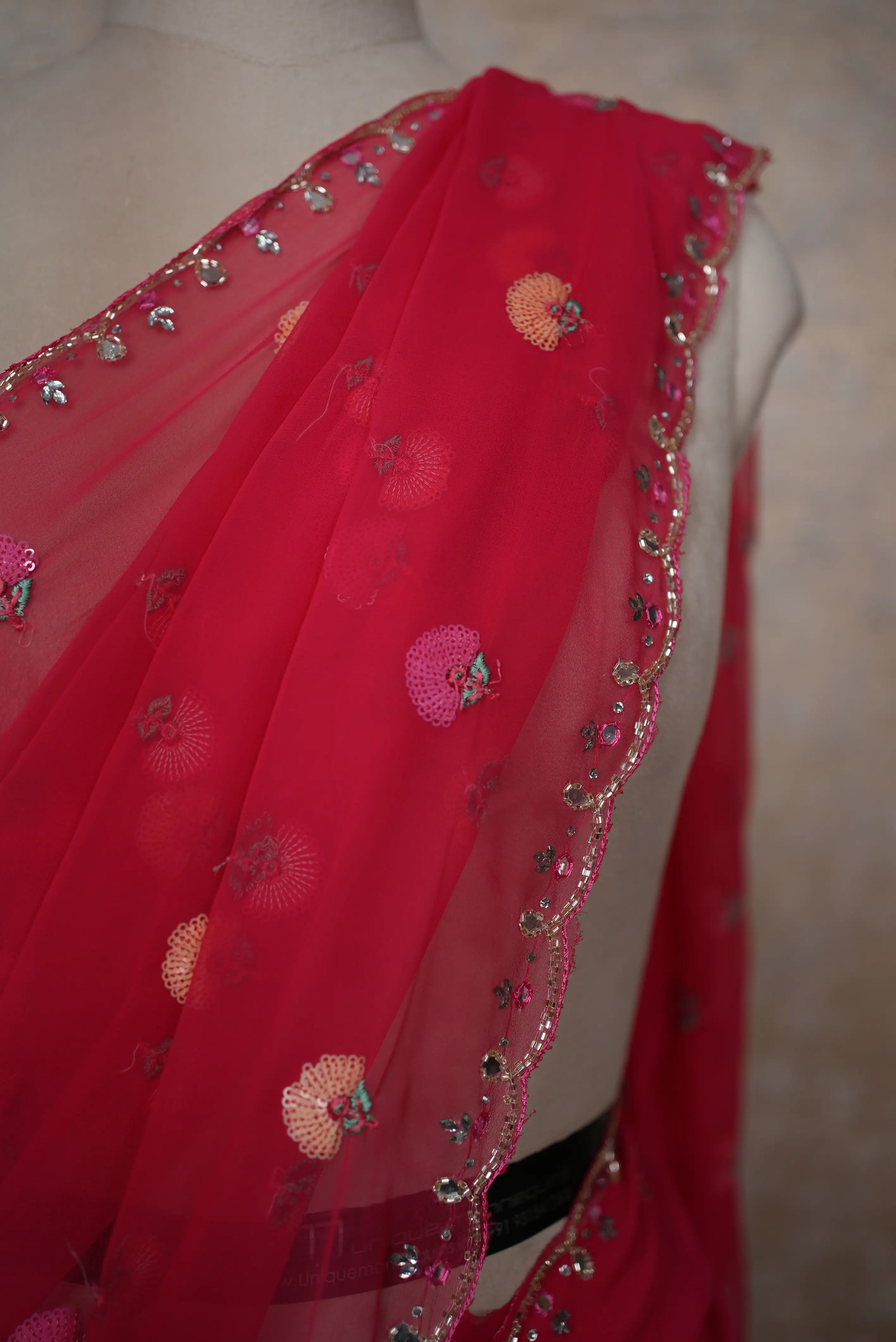Georgette Fabric Saree With Choti Buti With Delicate Border (With Running Blouse)