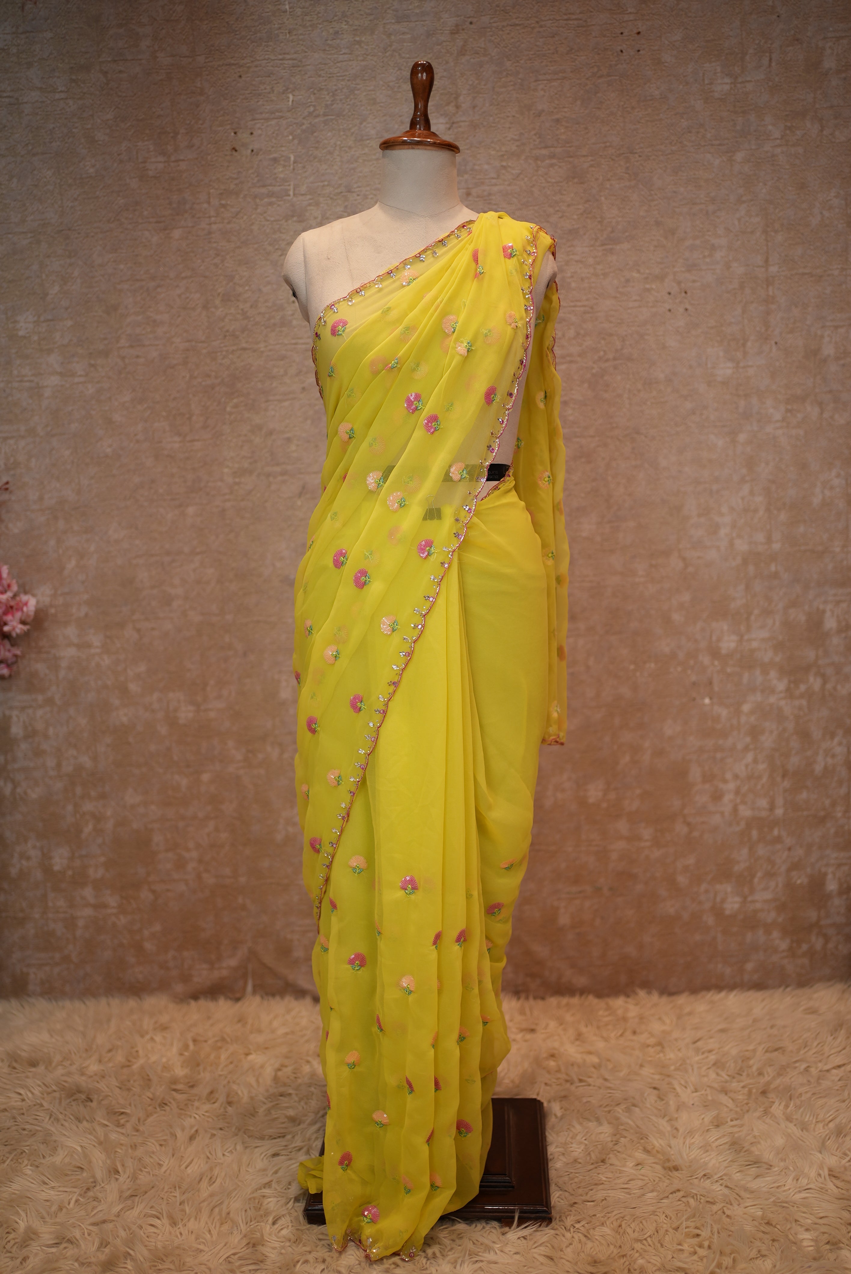 Georgette Fabric Saree With Choti Buti With Delicate Border (With Running Blouse)
