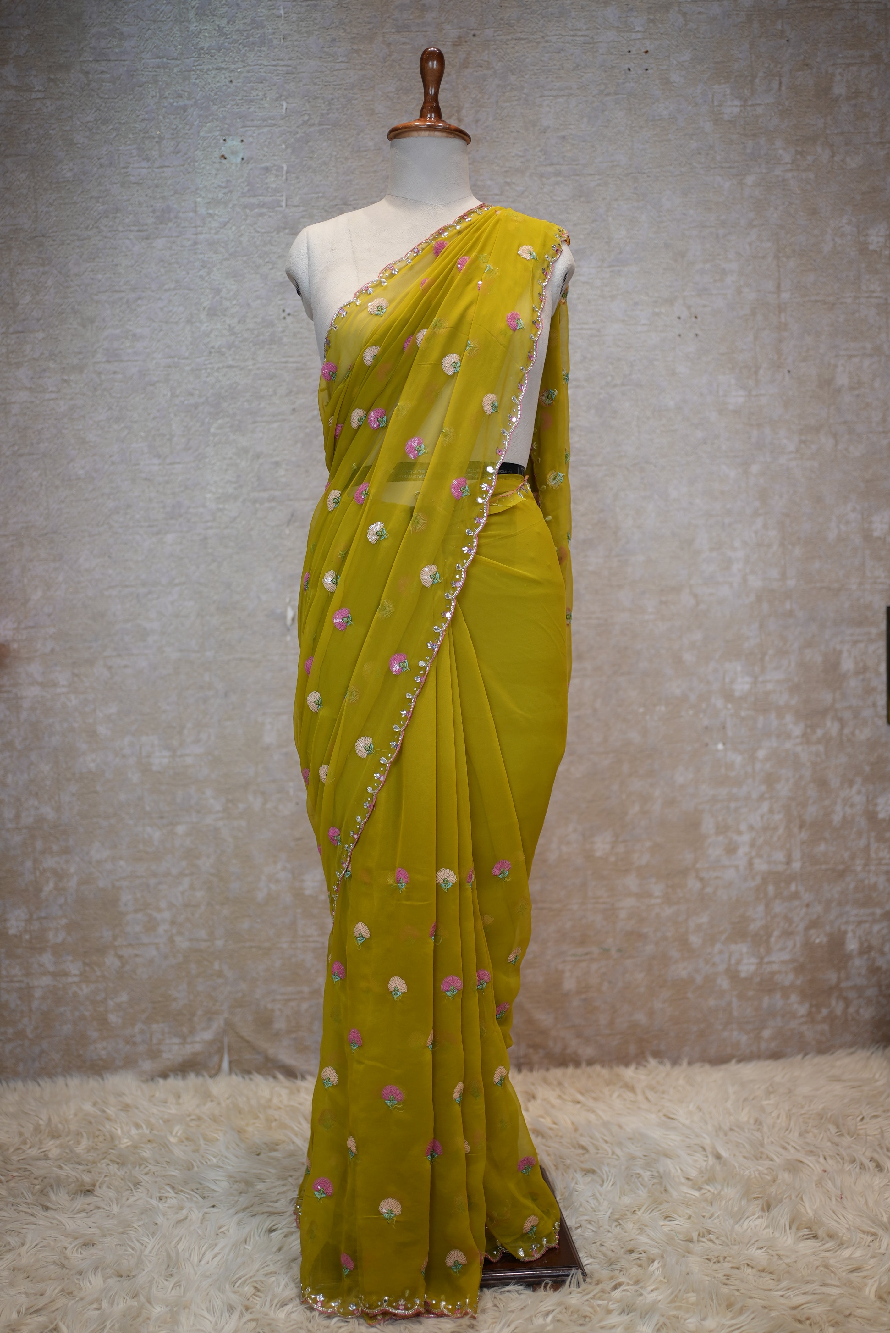 Georgette Fabric Saree With Choti Buti With Delicate Border (With Running Blouse)