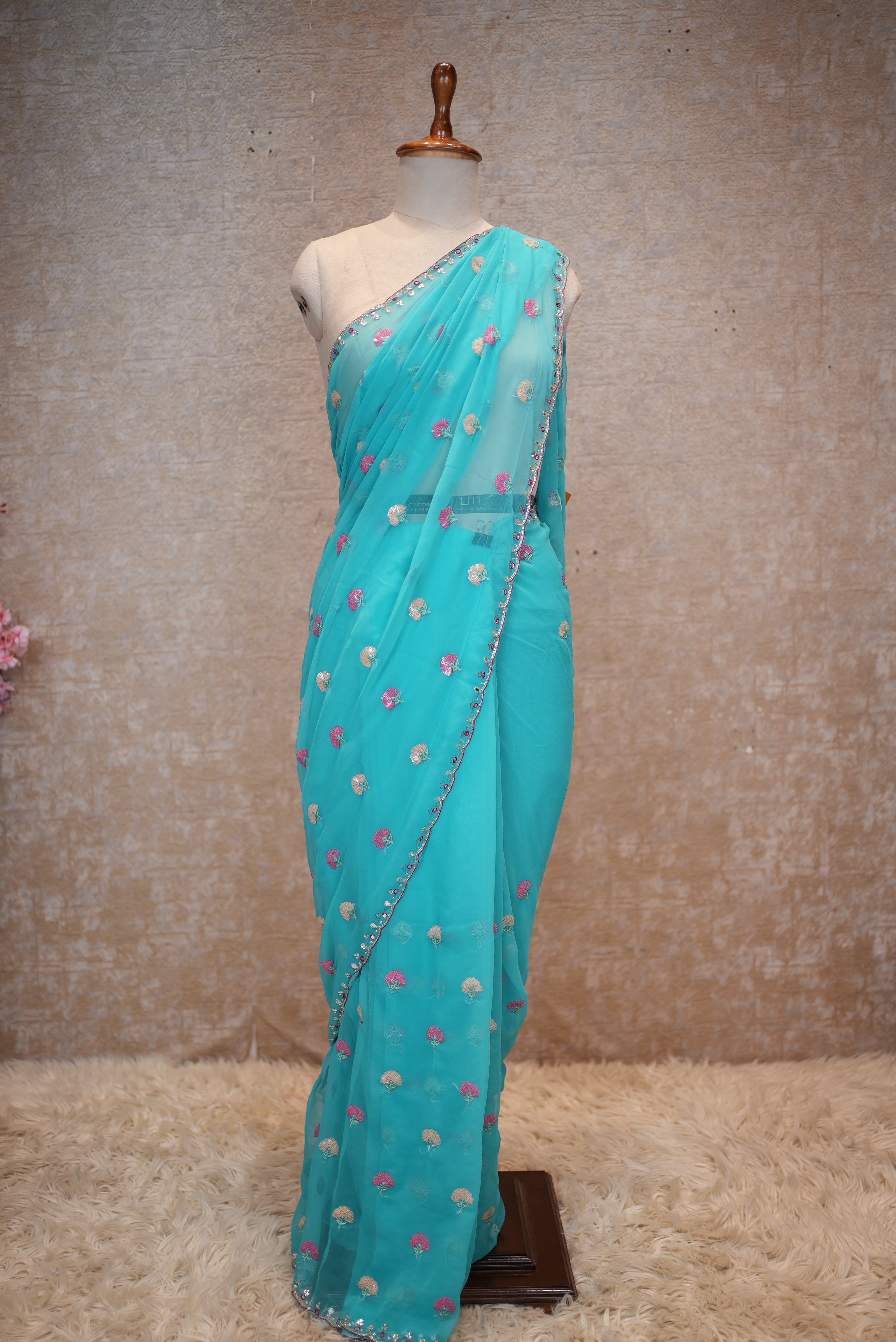 Georgette Fabric Saree With Choti Buti With Delicate Border (With Running Blouse)
