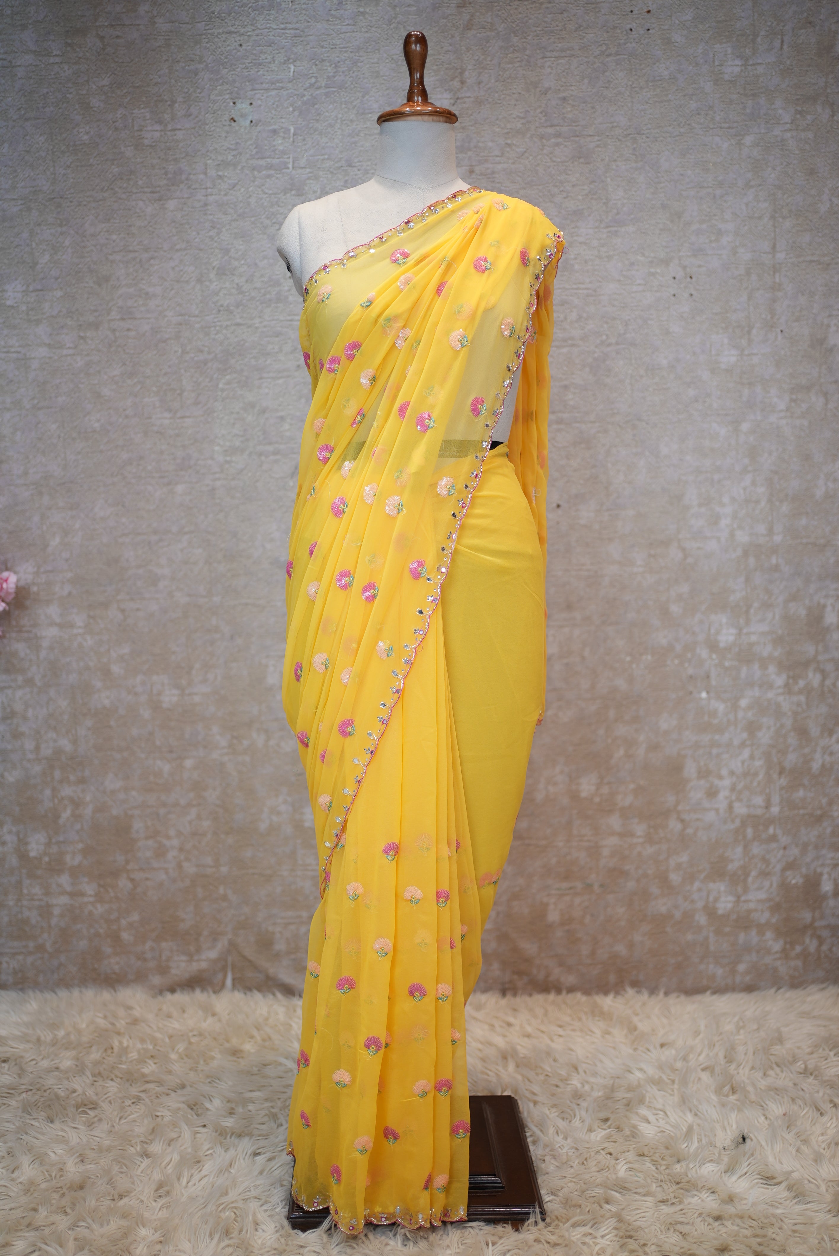 Georgette Fabric Saree With Choti Buti With Delicate Border (With Running Blouse)