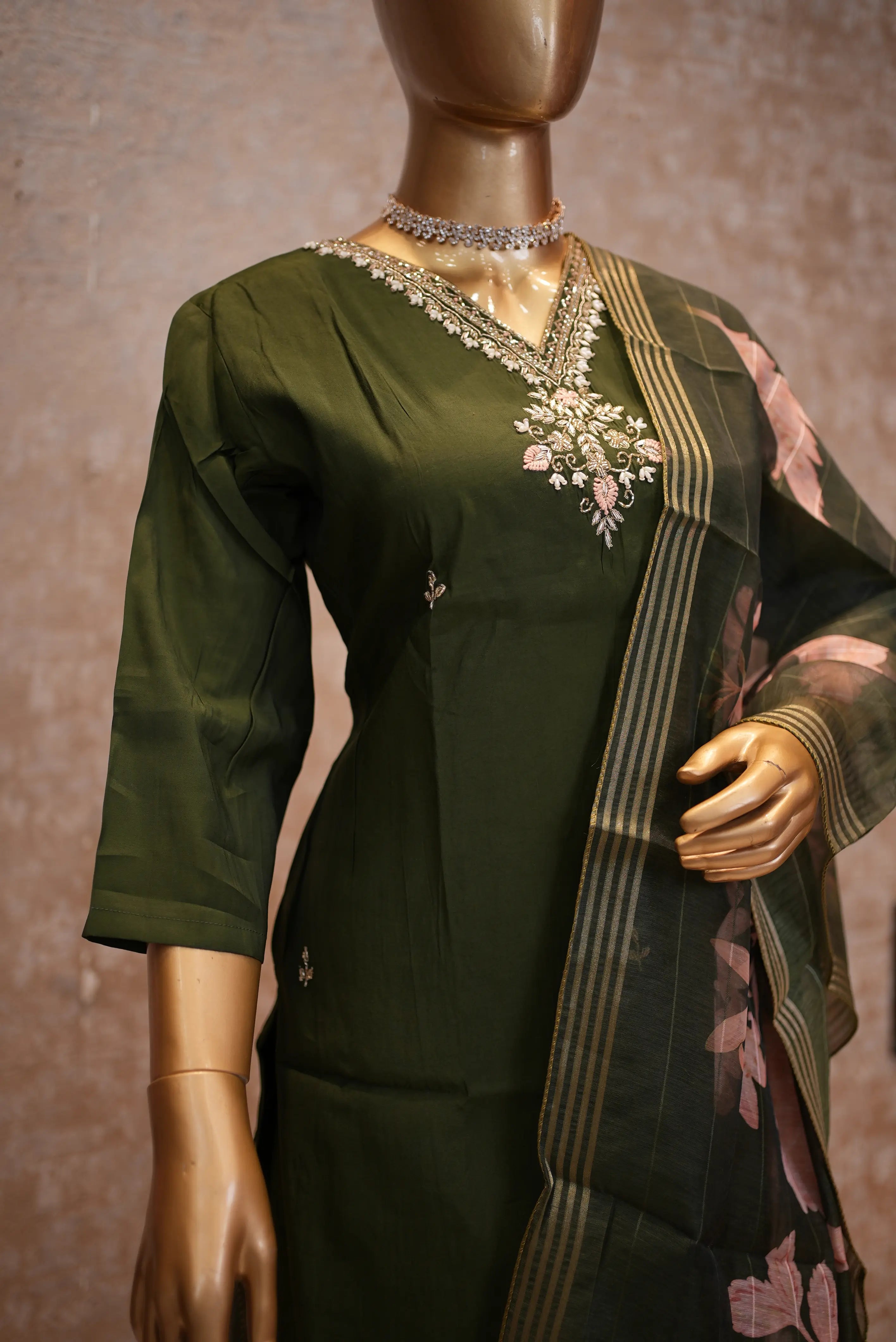 Elegant Bottle Green Kurta Set with Floral Organza Dupatta