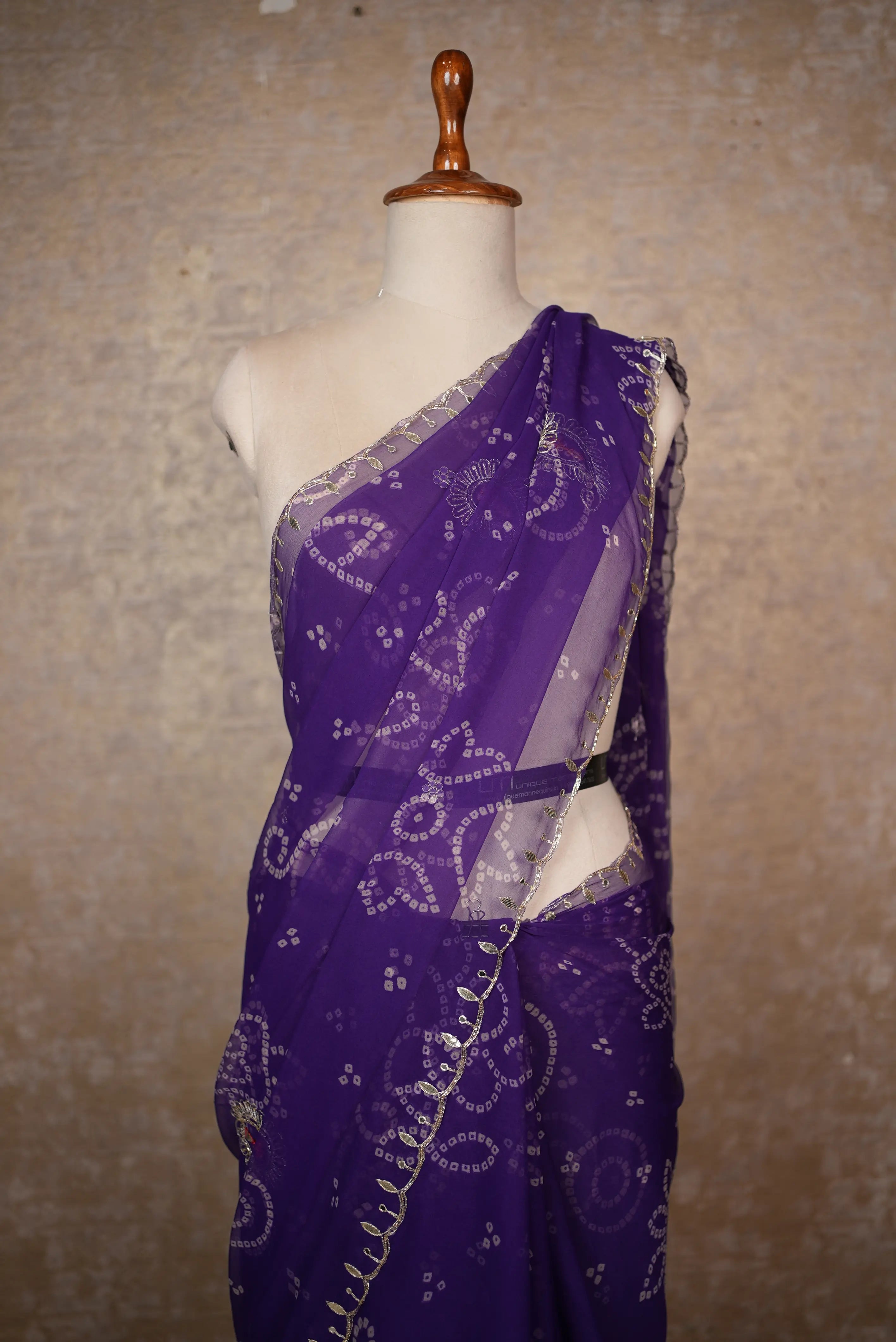 Vintage Buta Work Fancy Bandhani Saree (With Runing Blouse)