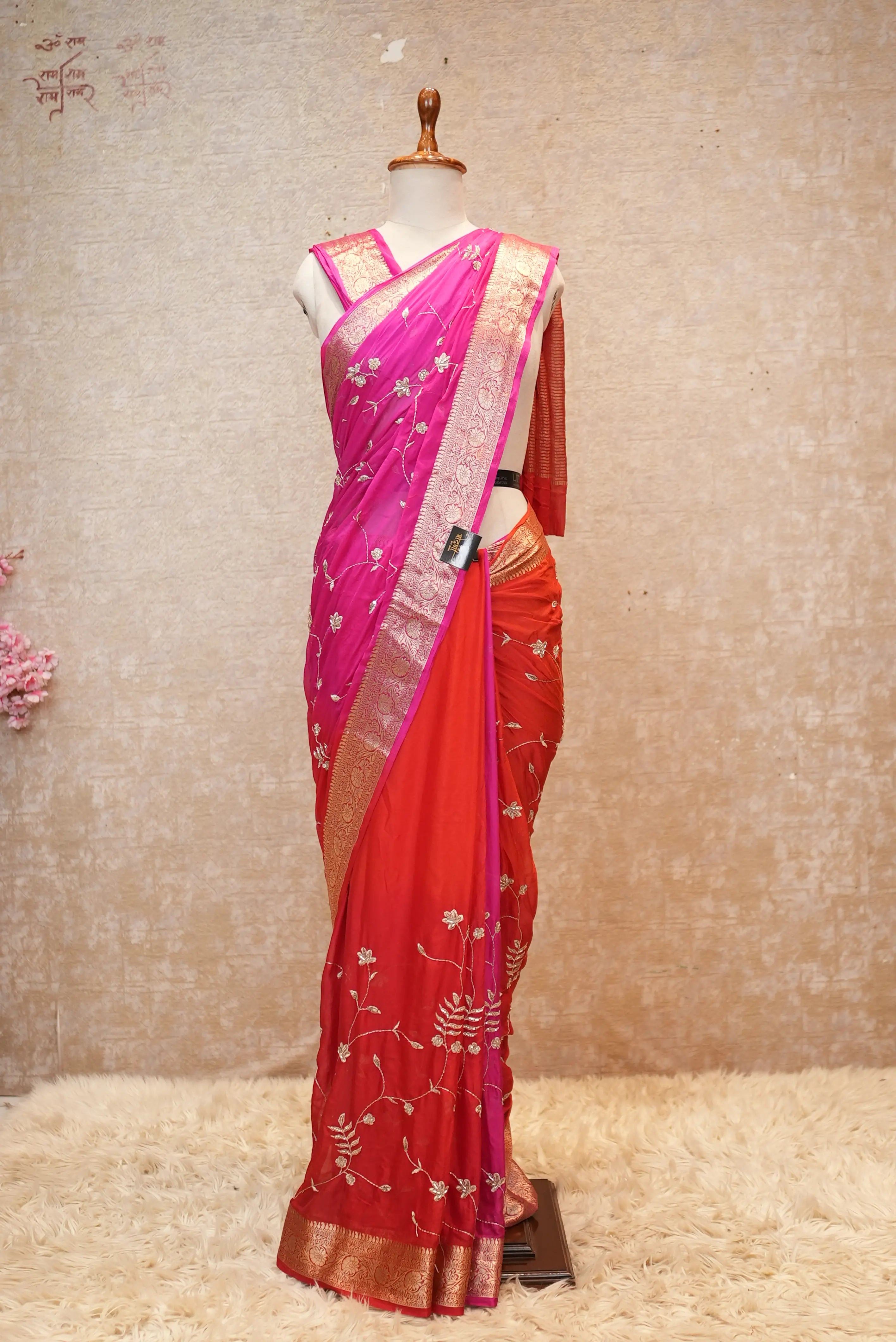 Jaal Pattern Heavy Looking Saree In Dual Tone With Zari Border (With Blouse)