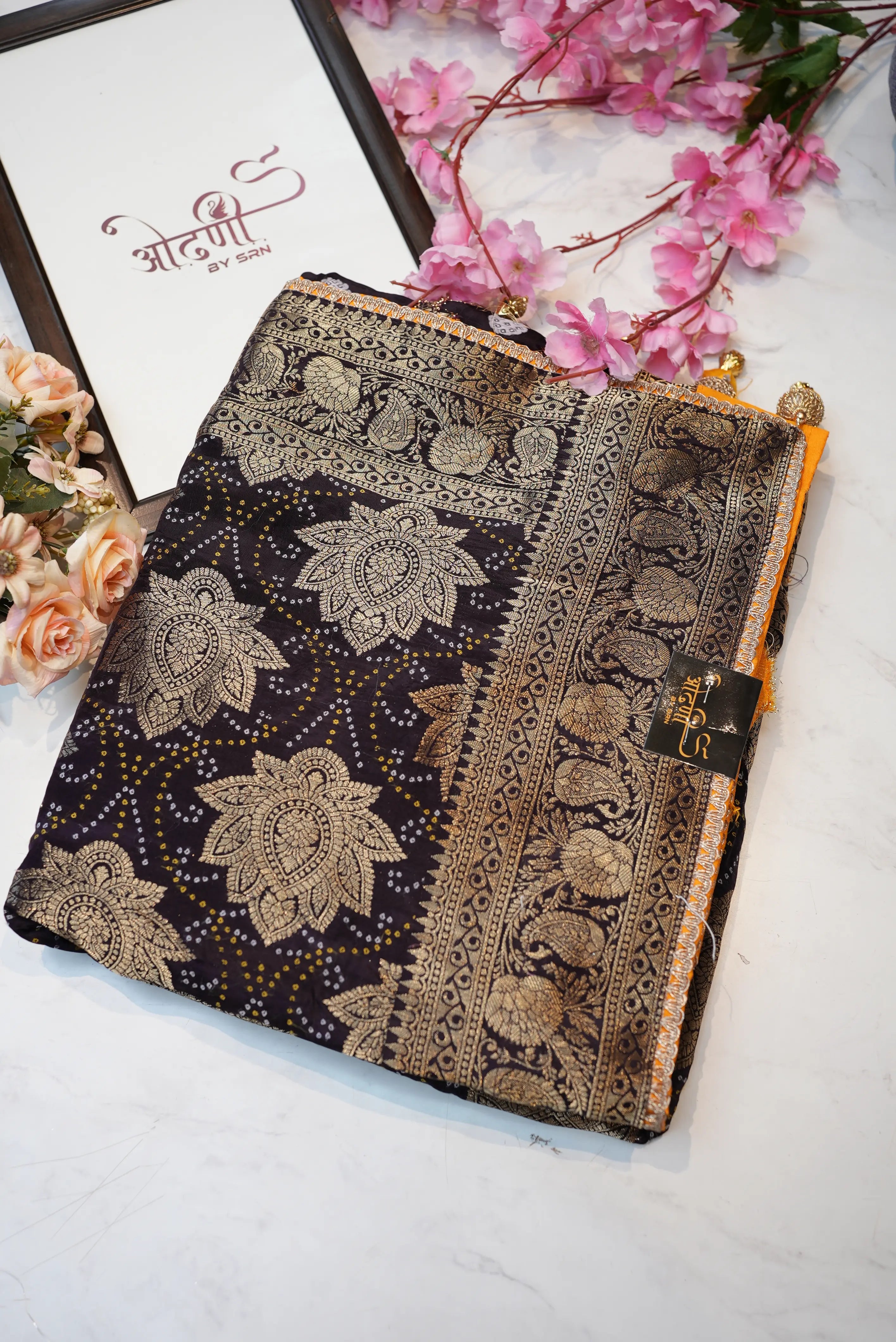 Georgette Neem Zari Saree with Zari Weaving & Bandhani Design