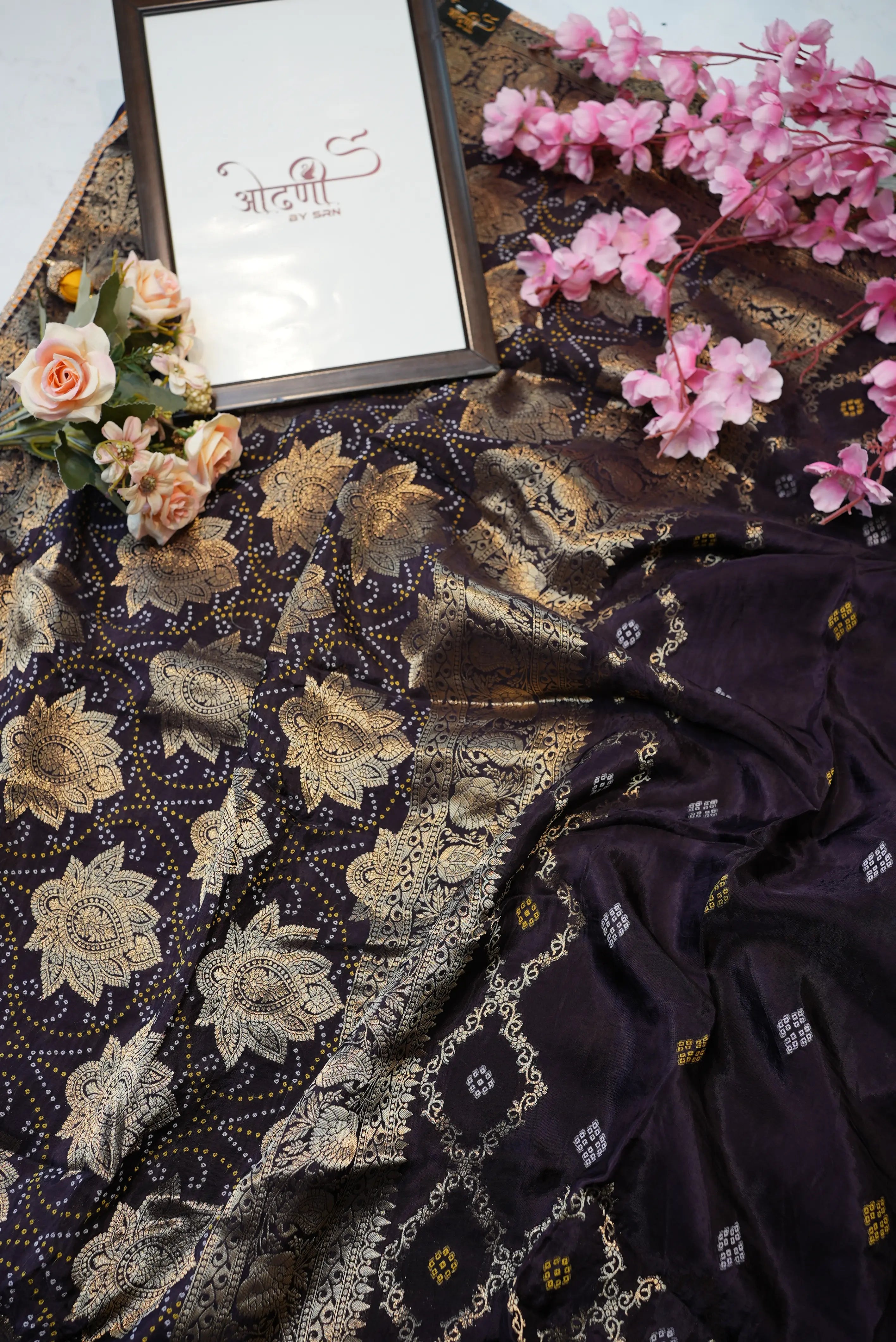 Georgette Neem Zari Saree with Zari Weaving & Bandhani Design