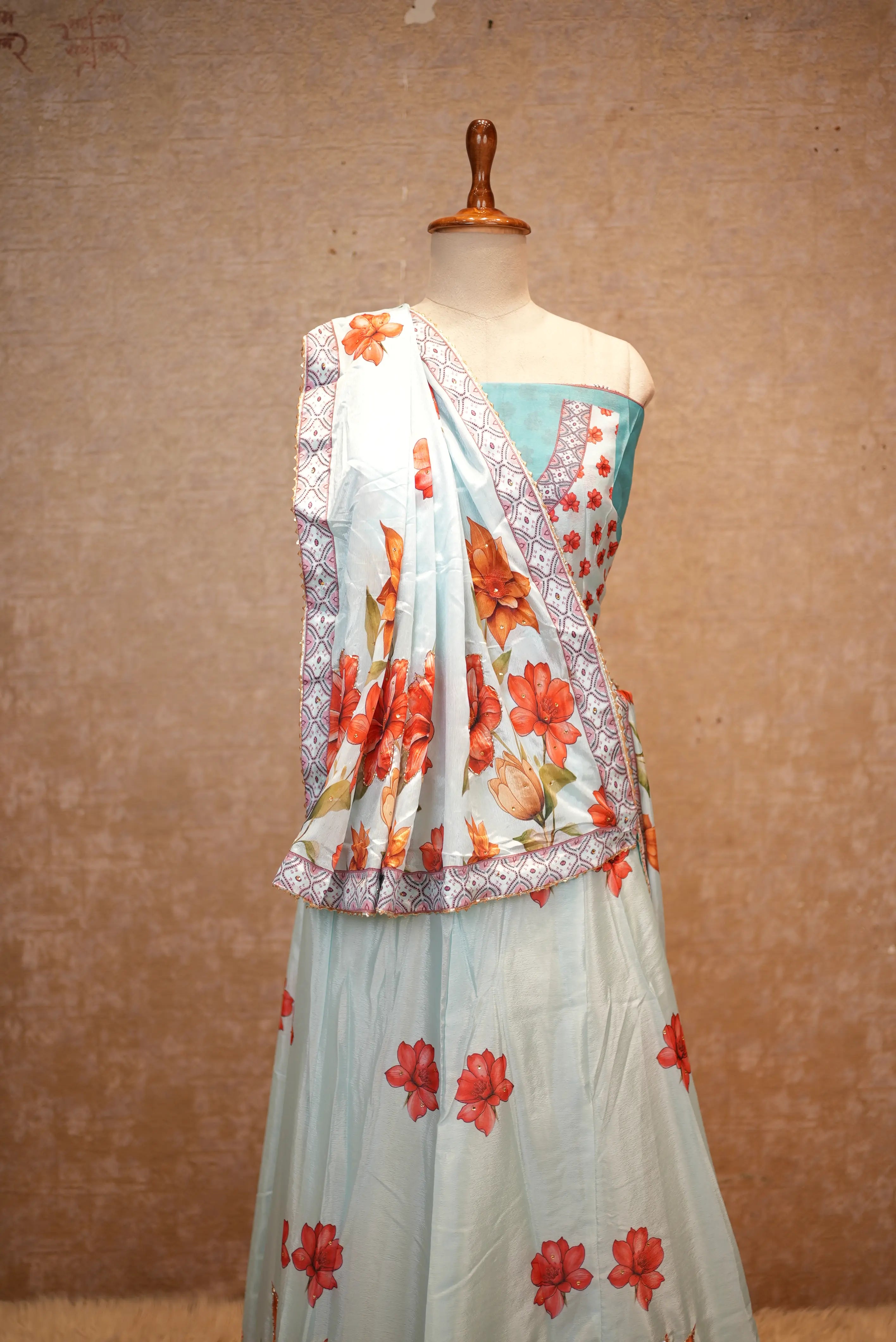 Elegant Floral Designer Saree – Soft Fabric with Nature-Inspired Print