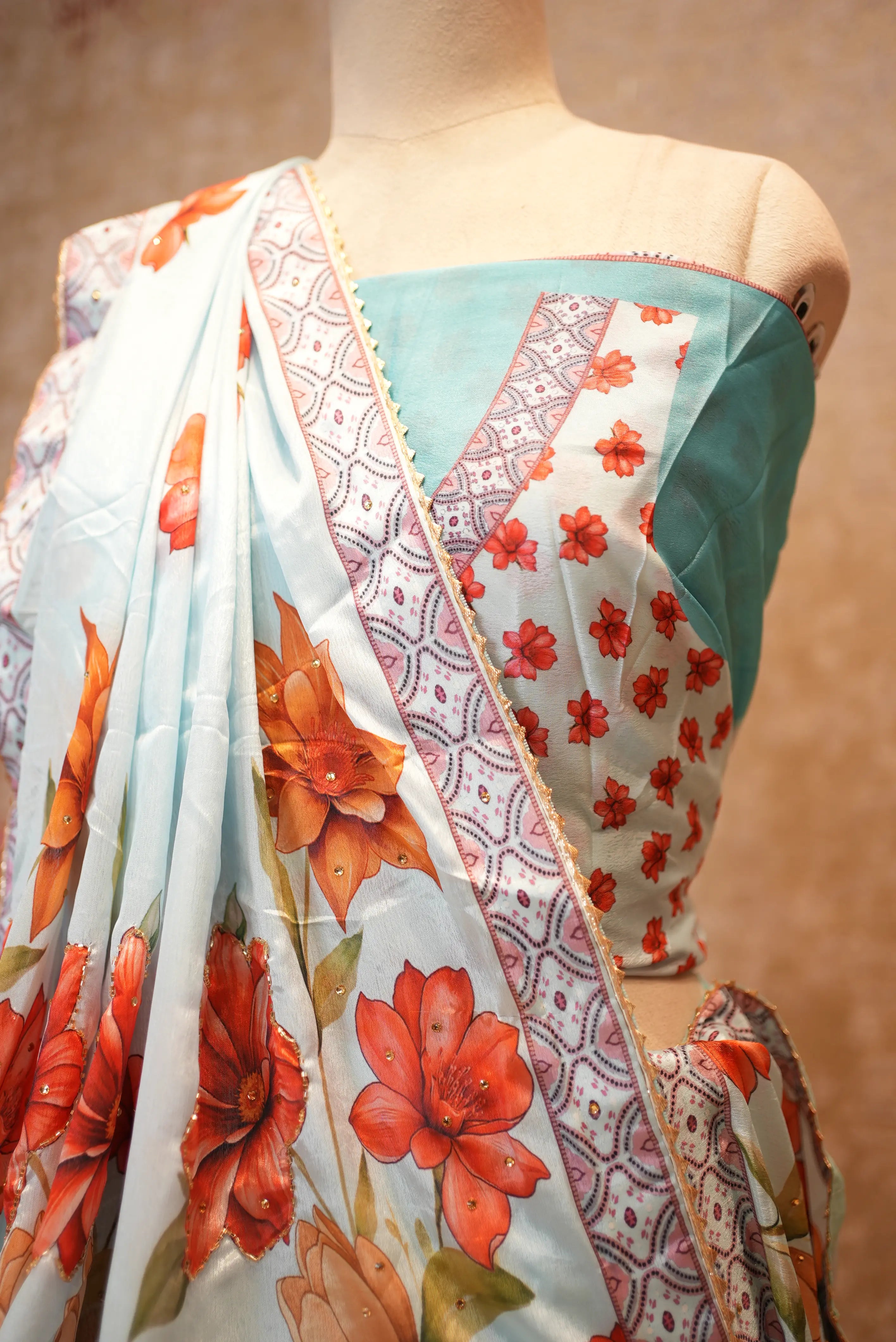 Elegant Floral Designer Saree – Soft Fabric with Nature-Inspired Print