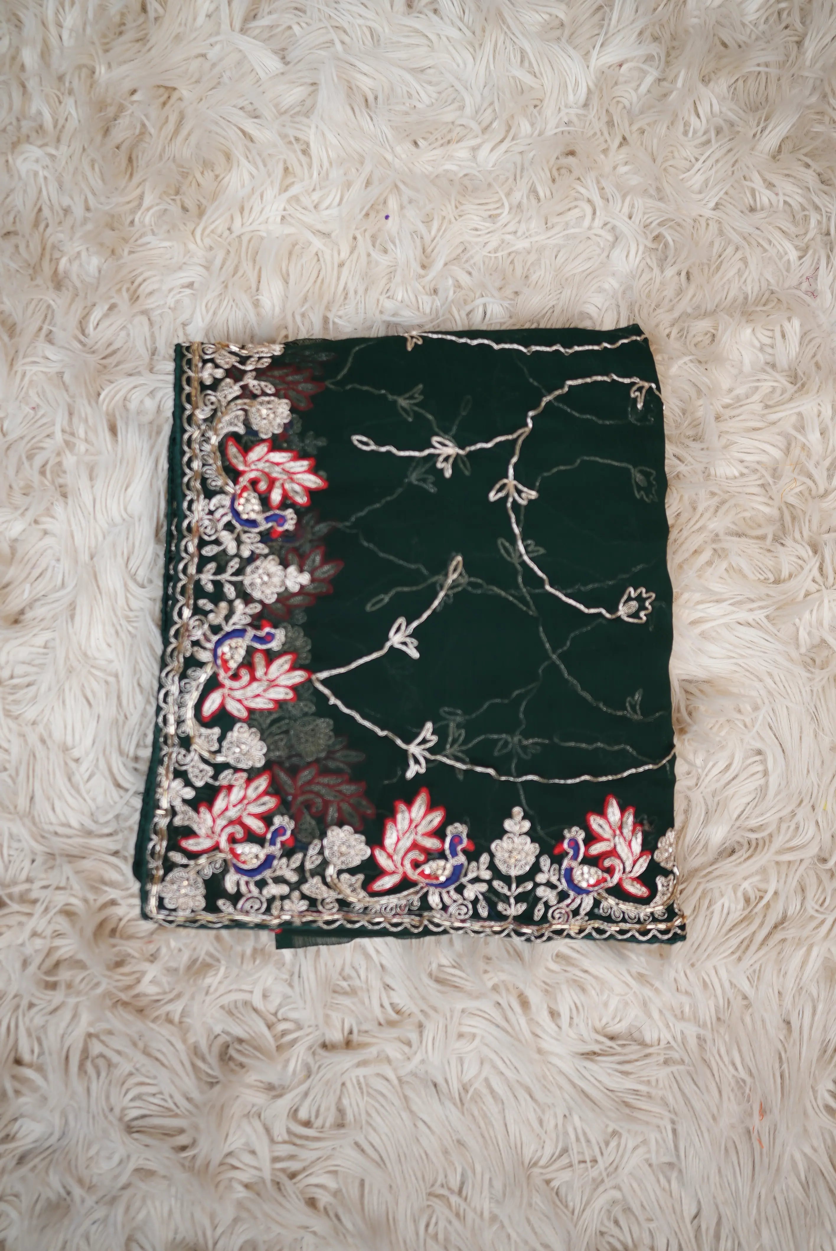 Gangore Special Saree On Georgette Fabric With Peacock Pattern And Jaal Work (With Blouse)