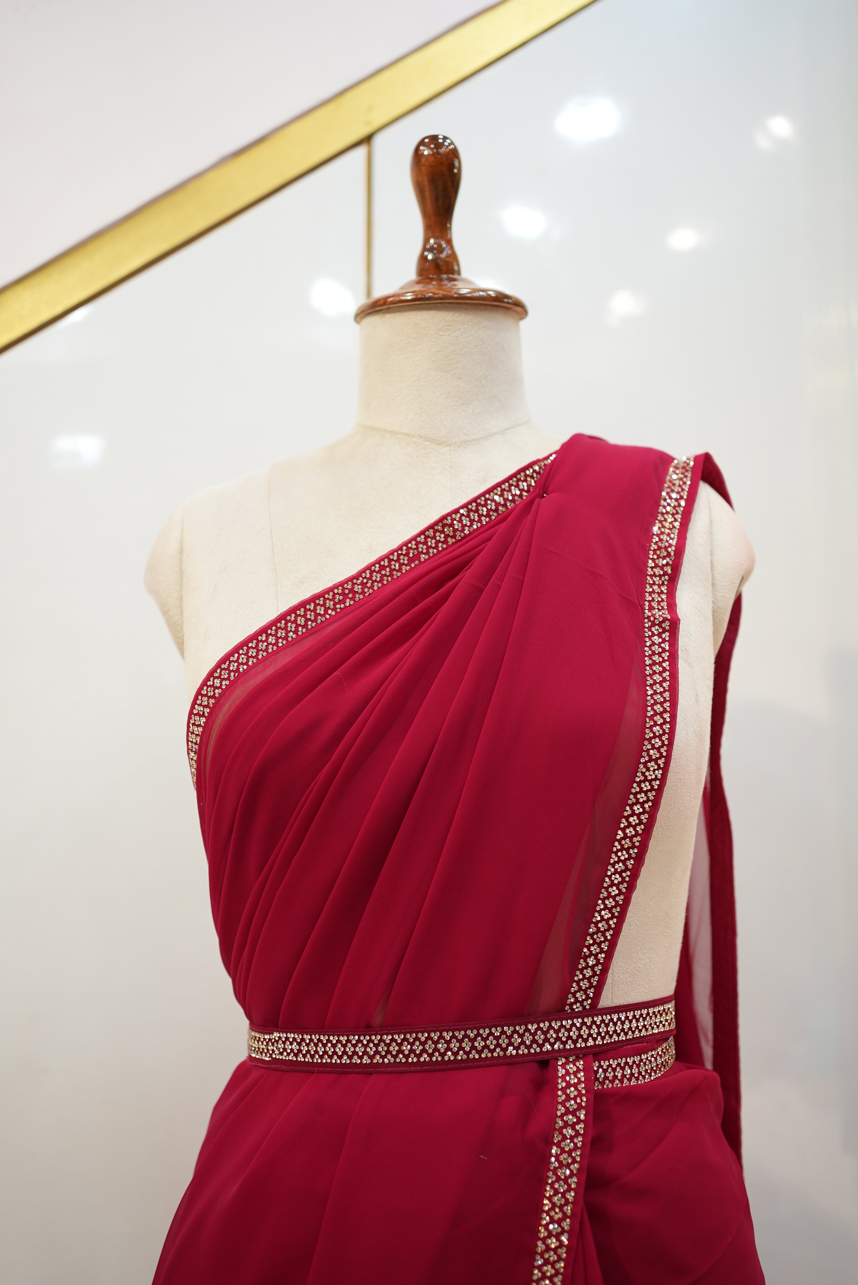Elegant Georgette Saree with Zarkan Border & Stylish Belt (With Blouse)