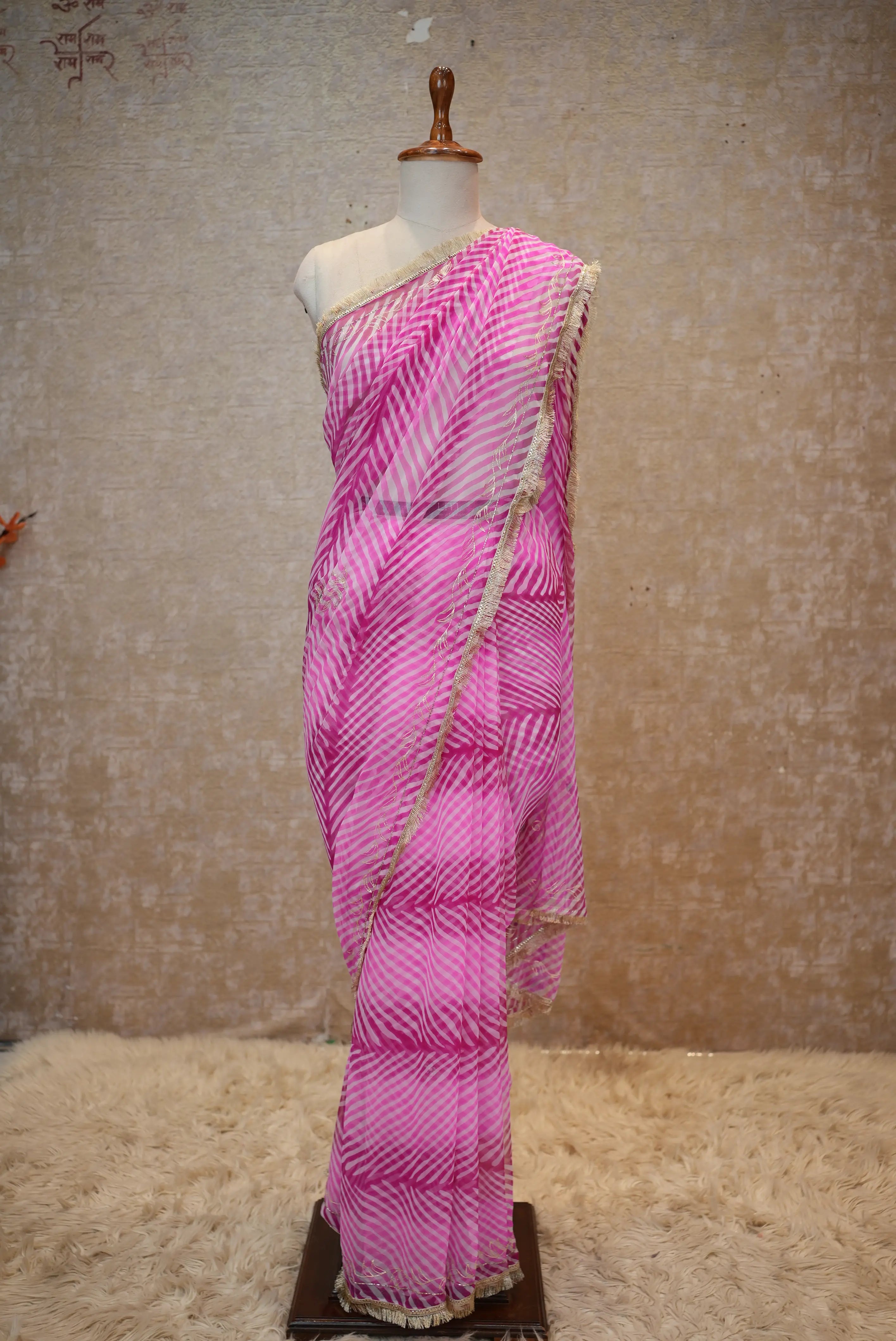 Lahriya Saree With Vintage Work And Buti Pattern (With Blouse)