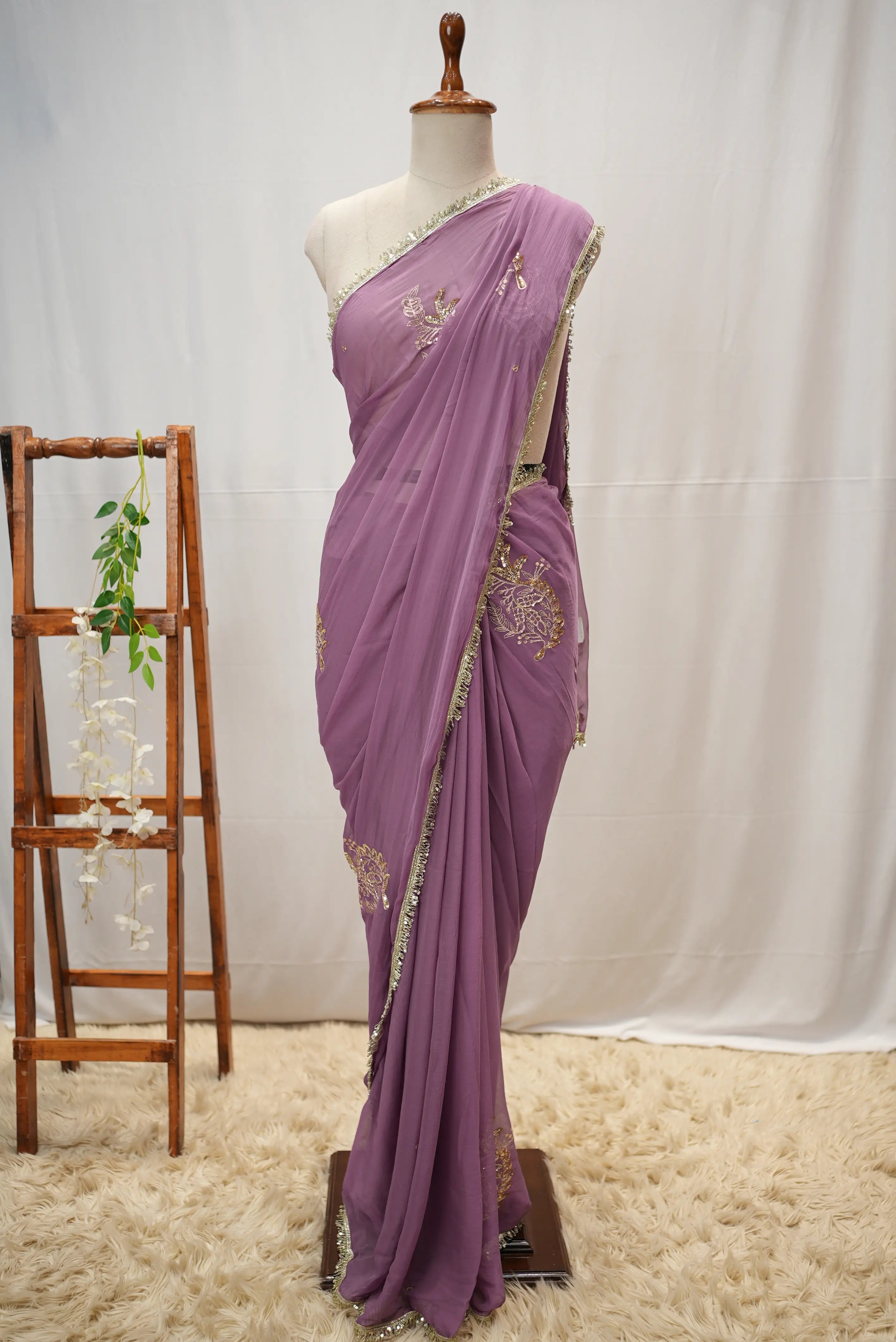 Chamunda Chiffon Saree With Vintage Work Butta (With Blouse)