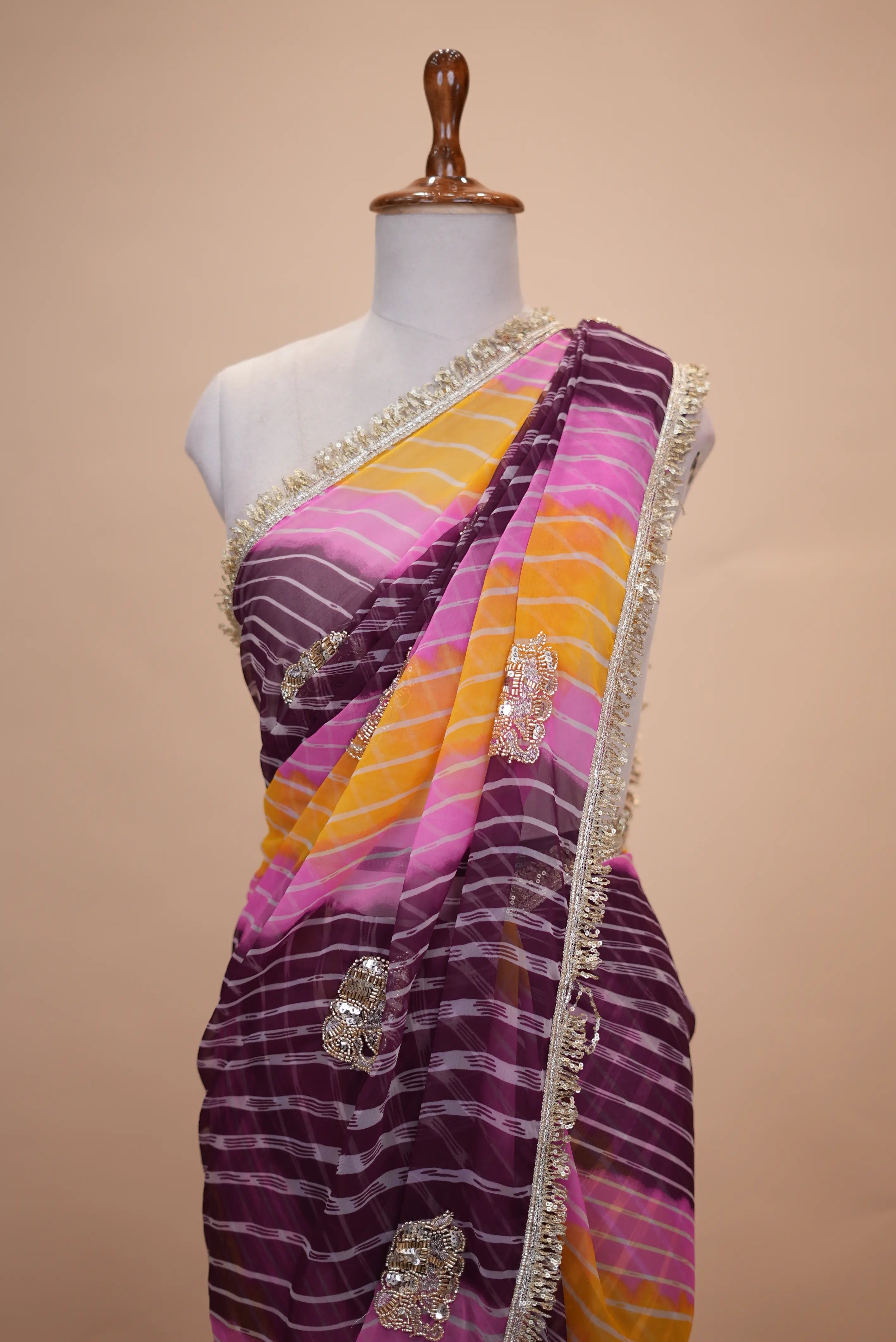 Elephant Figure Pattern Multishade Leheriya Saree With Buti Work (With Blouse)