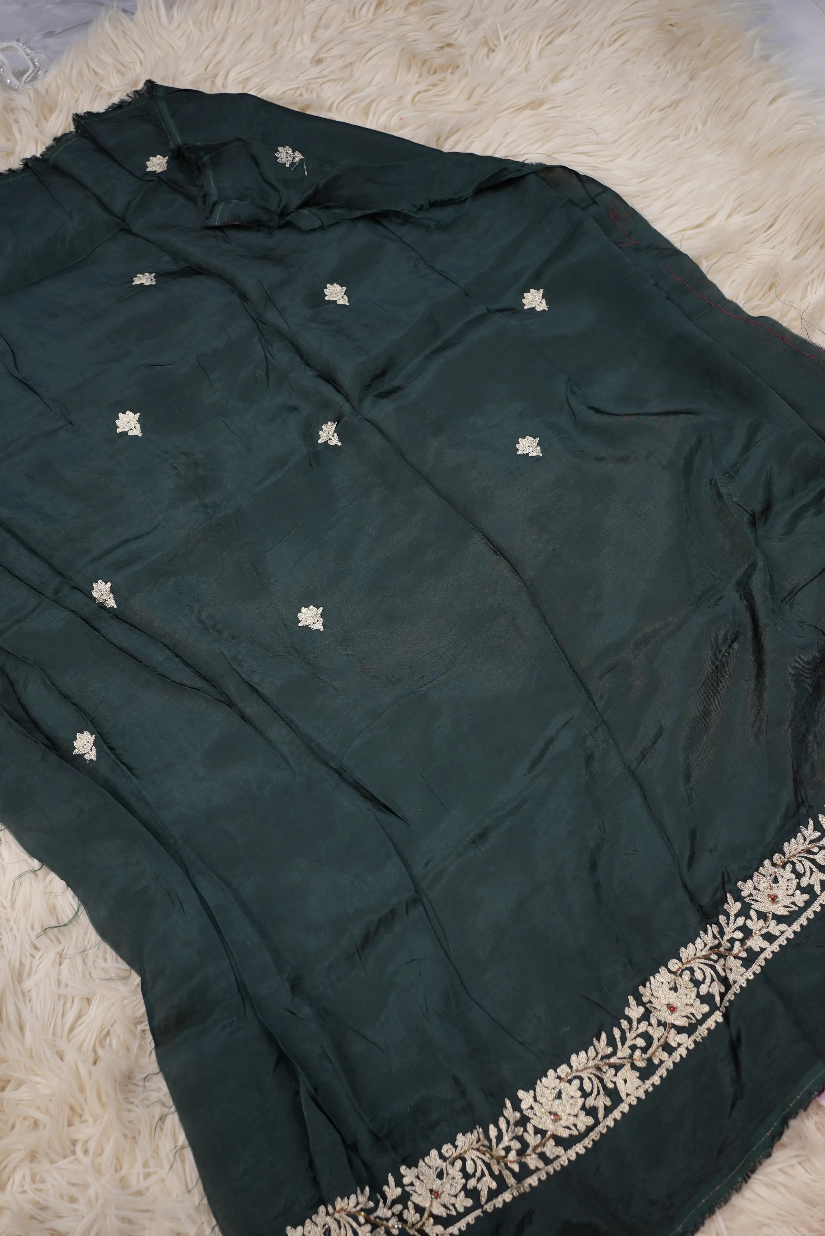 Saree with Border Pattern & Vintage Work (with Blouse)