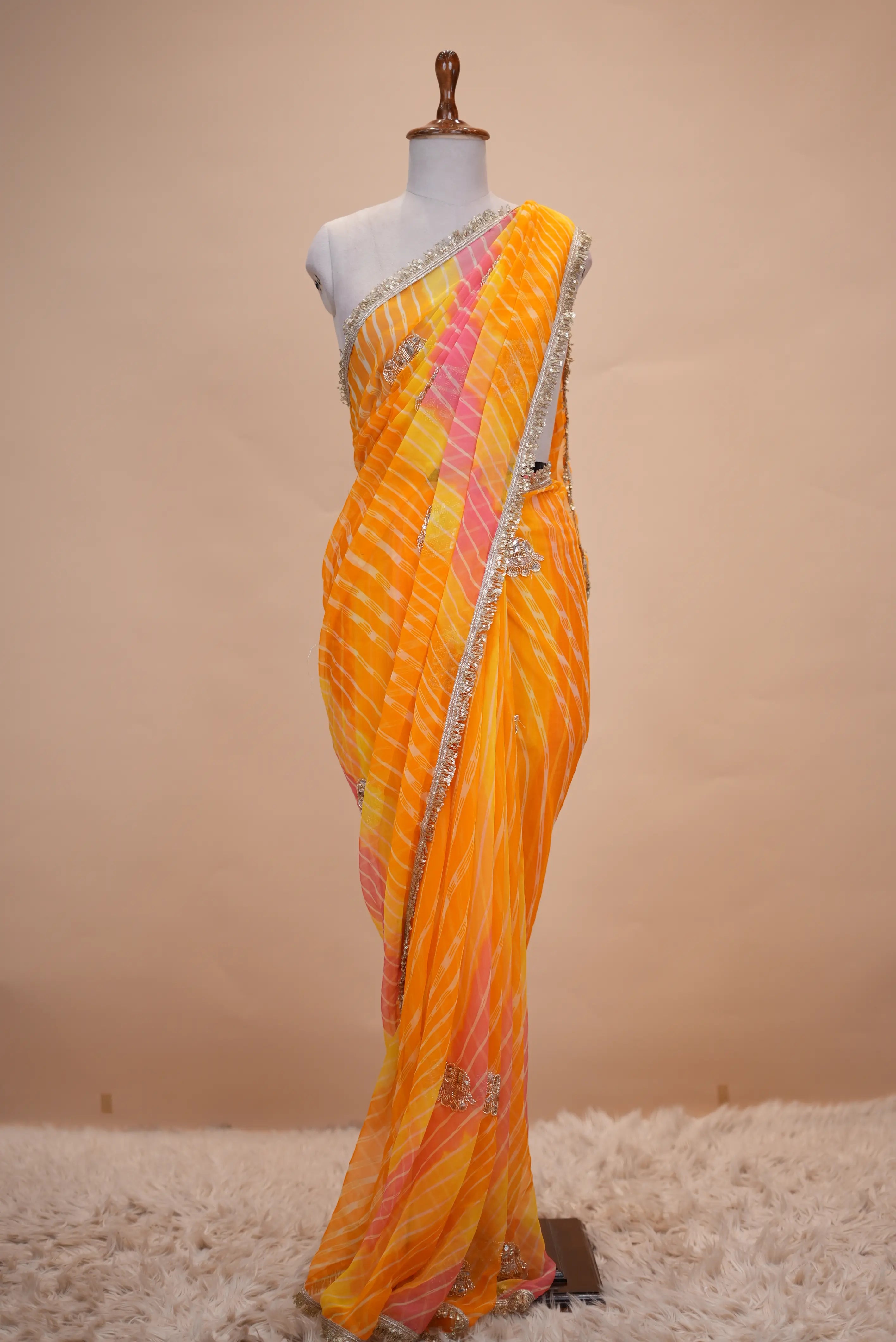 Elephant Figure Pattern Multishade Leheriya Saree With Buti Work (With Blouse)