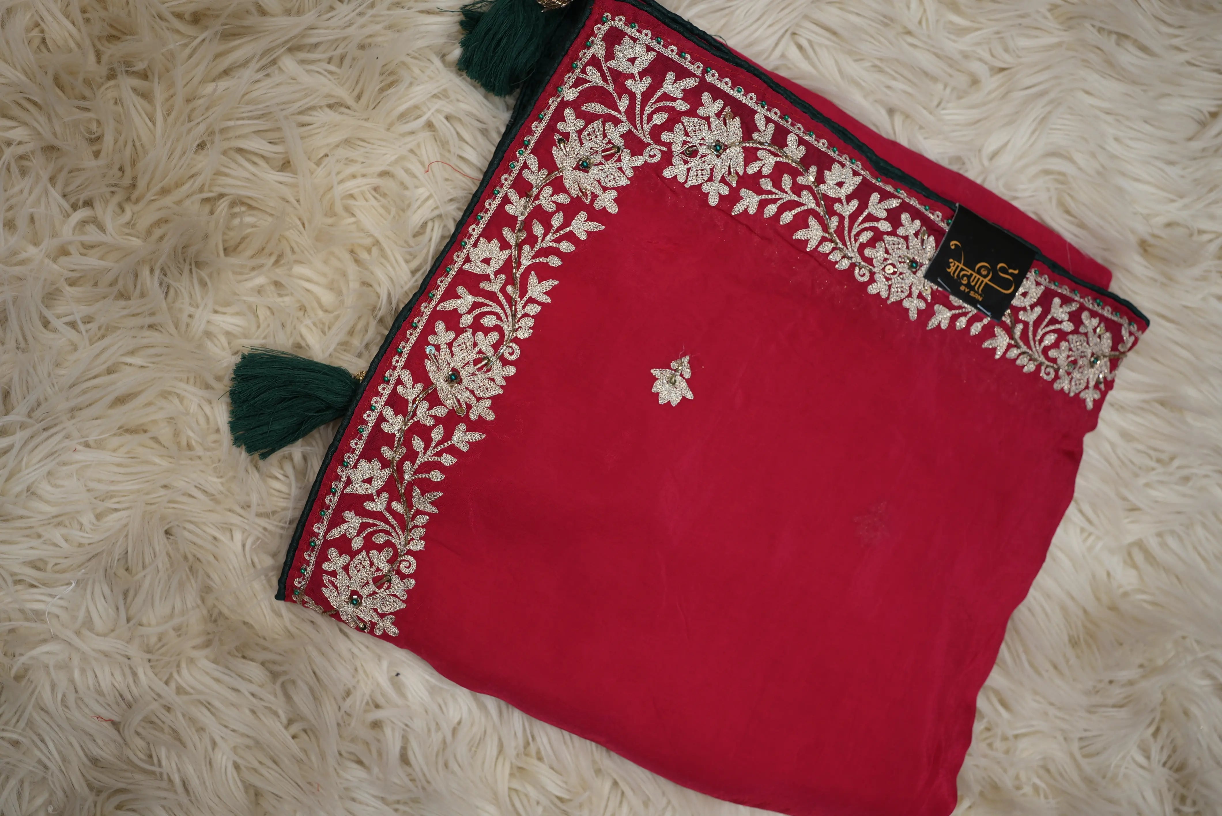 Saree with Border Pattern & Vintage Work (with Blouse)
