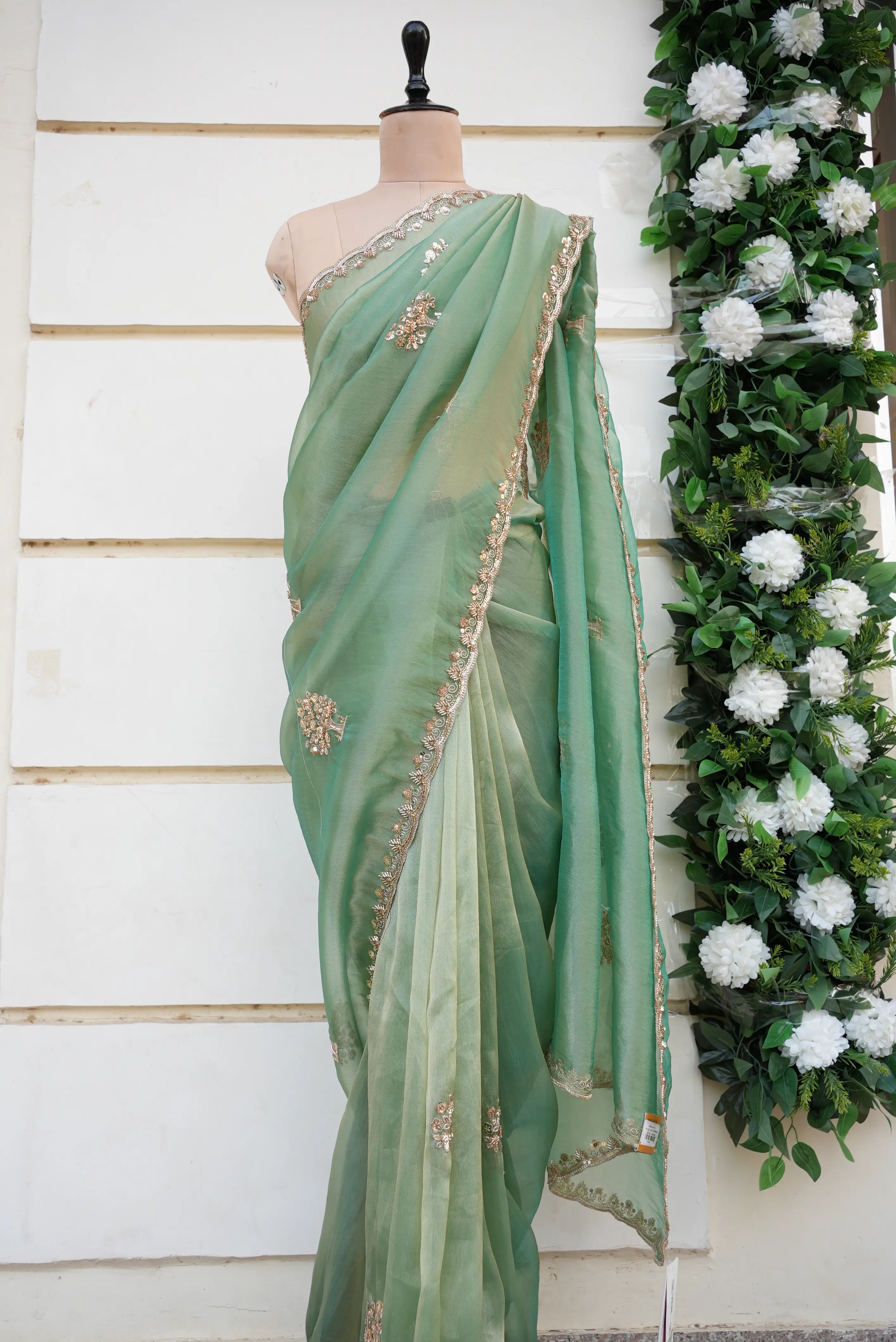 Dual Tone Shimmer Chiffon Saree With Butta Work (With Blouse)