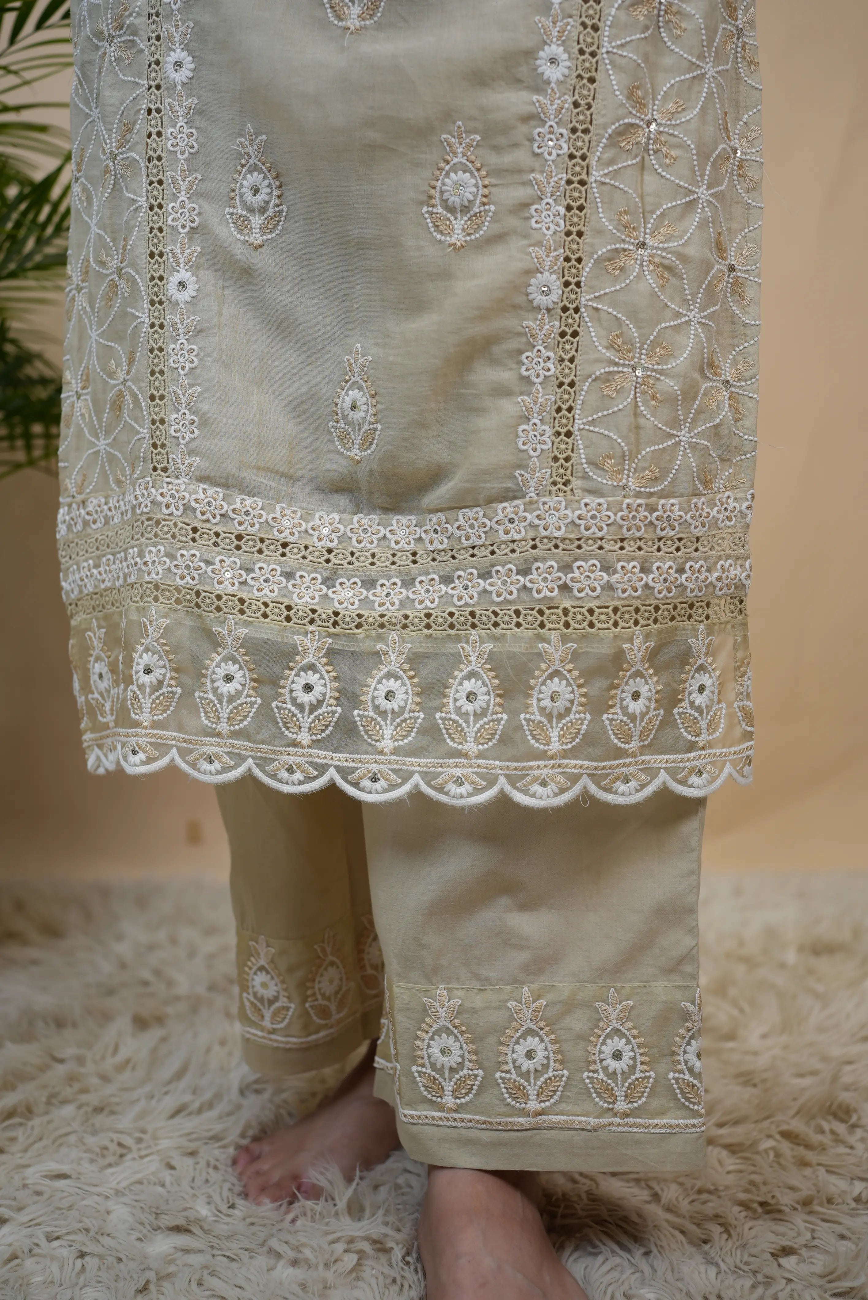 Mul Cotton Suit With Shipli Work