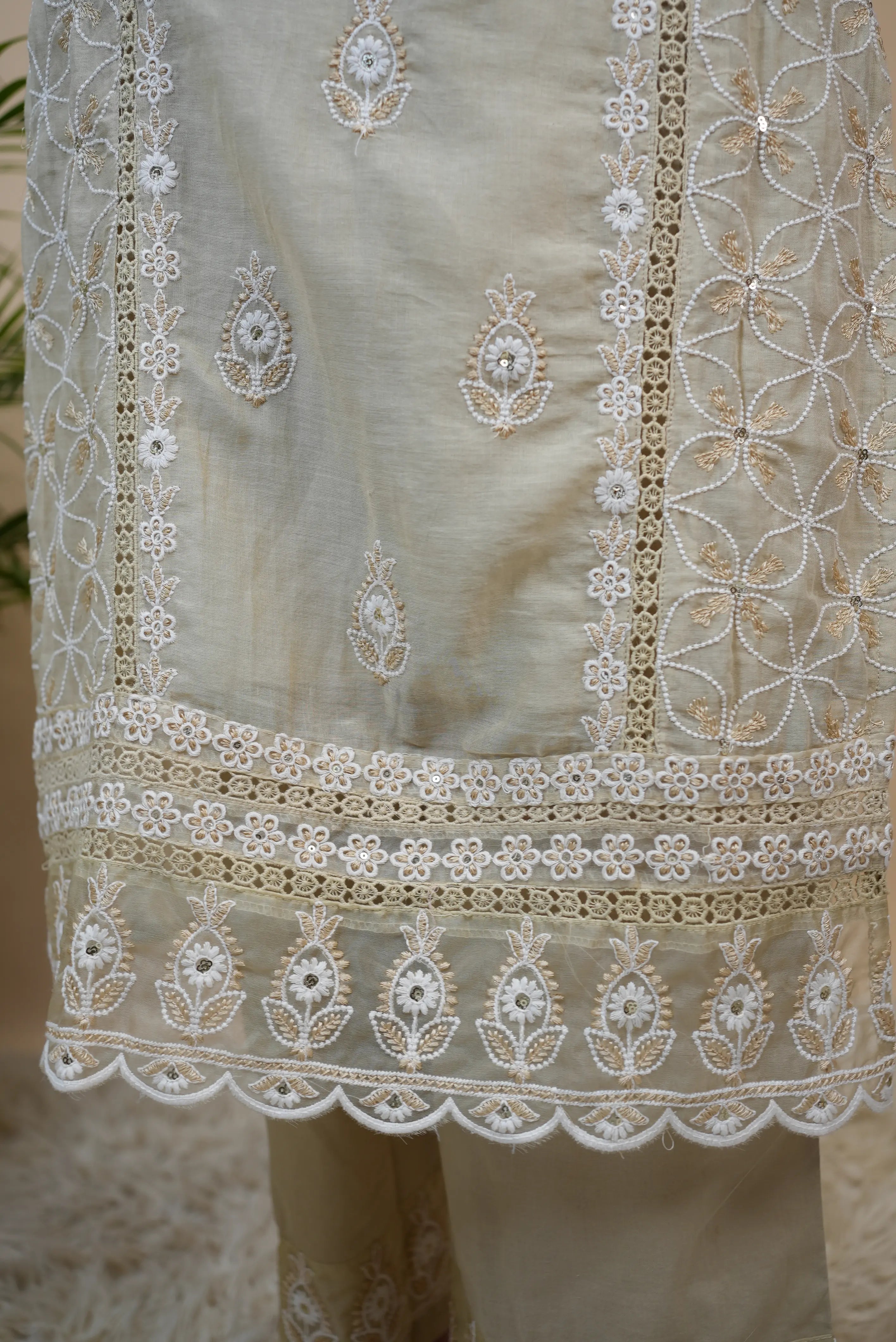 Mul Cotton Suit With Shipli Work