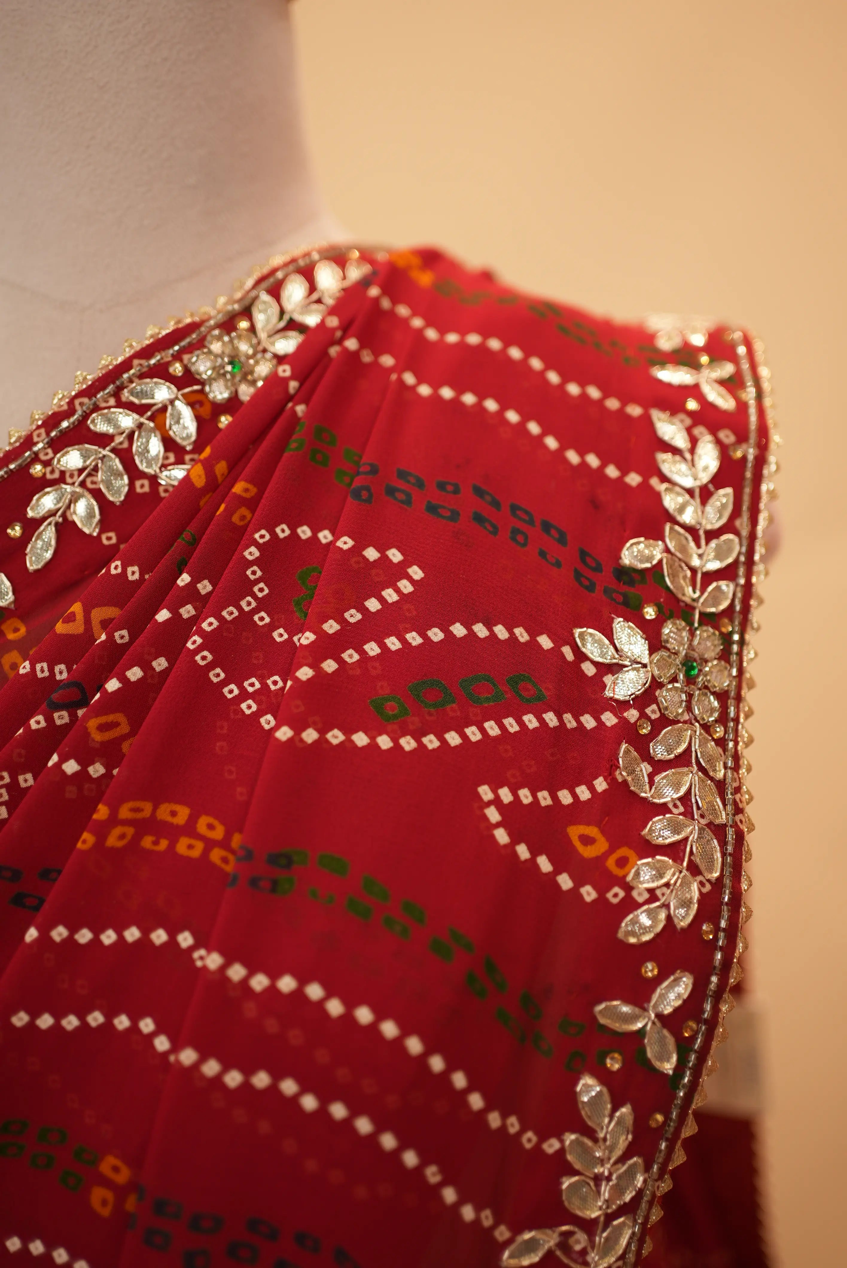 Viscose Georgette Bandhani Saree With Cutdana Handwork (With Blouse)