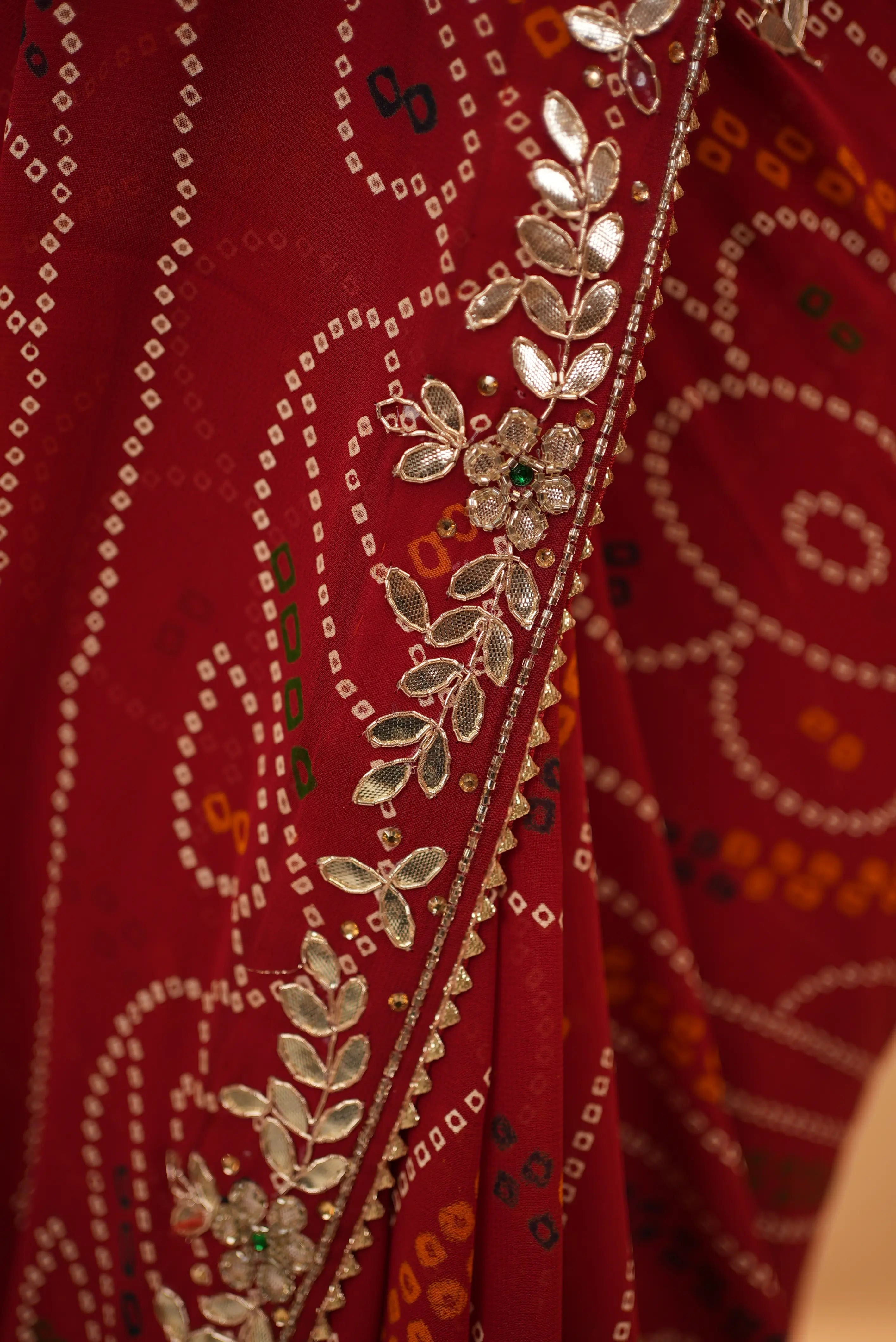 Viscose Georgette Bandhani Saree With Cutdana Handwork (With Blouse)