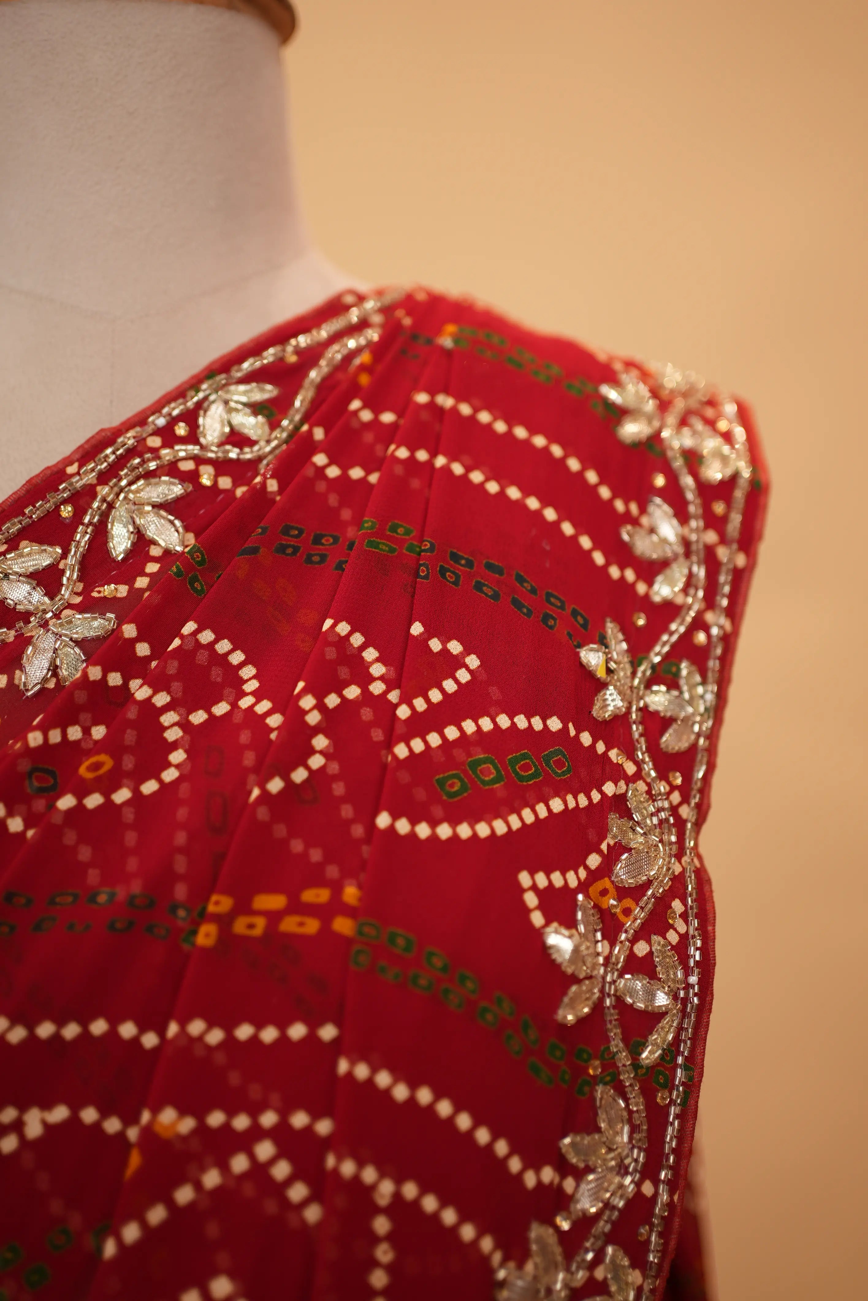 Viscose Georgette Bandhani Saree With Cutdana Handwork (With Blouse)