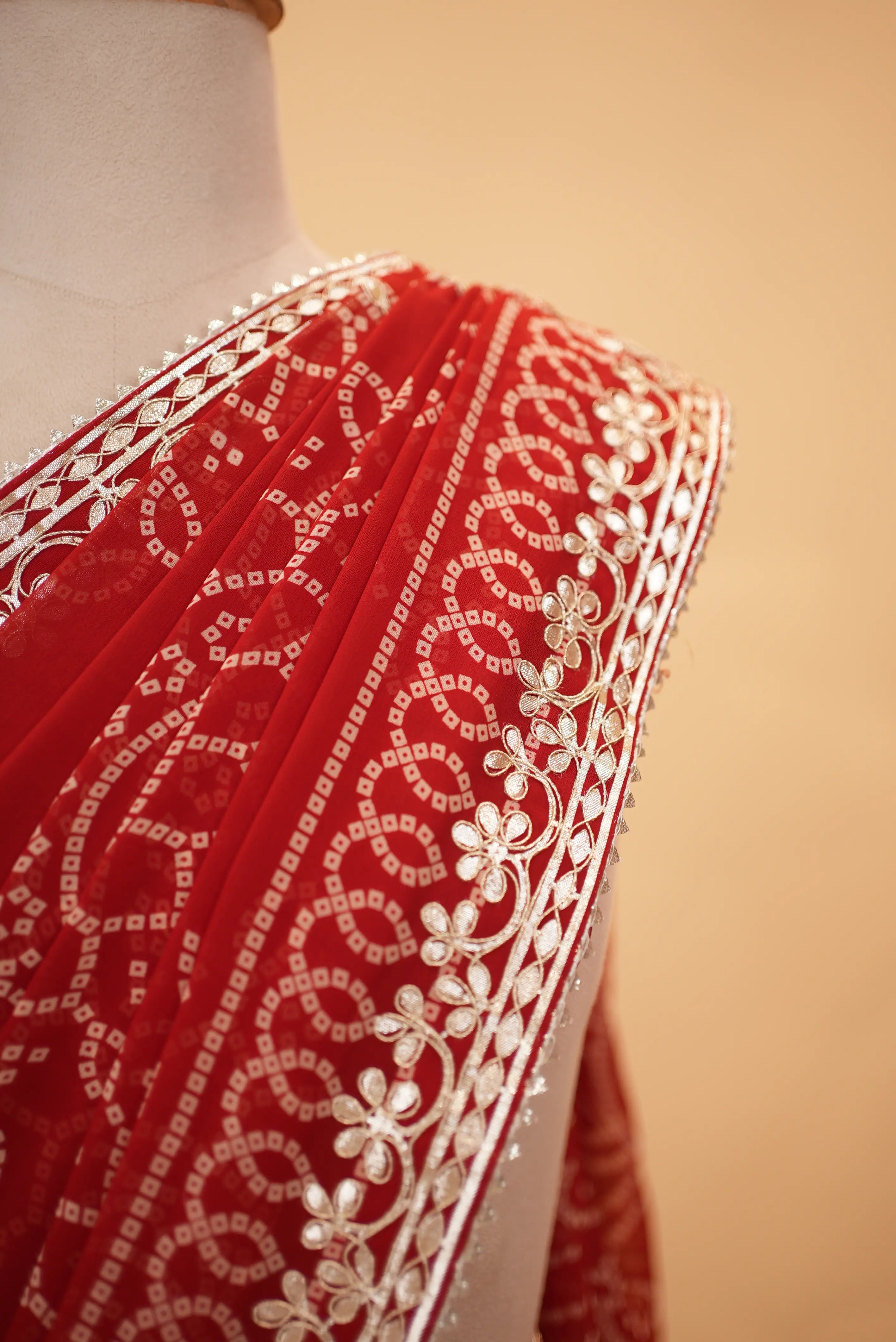 Viscose Georgette Bandhani Saree With Cutdana Handwork (With Blouse)